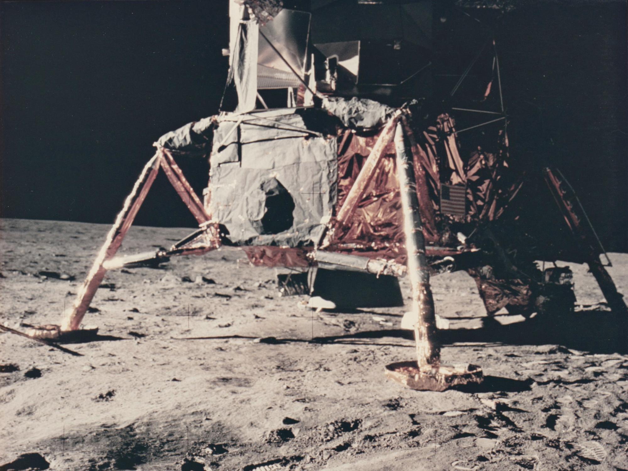 Vintage NASA Photograph of the Apollo 11 Moon Landing In Excellent Condition For Sale In Brooklyn, NY