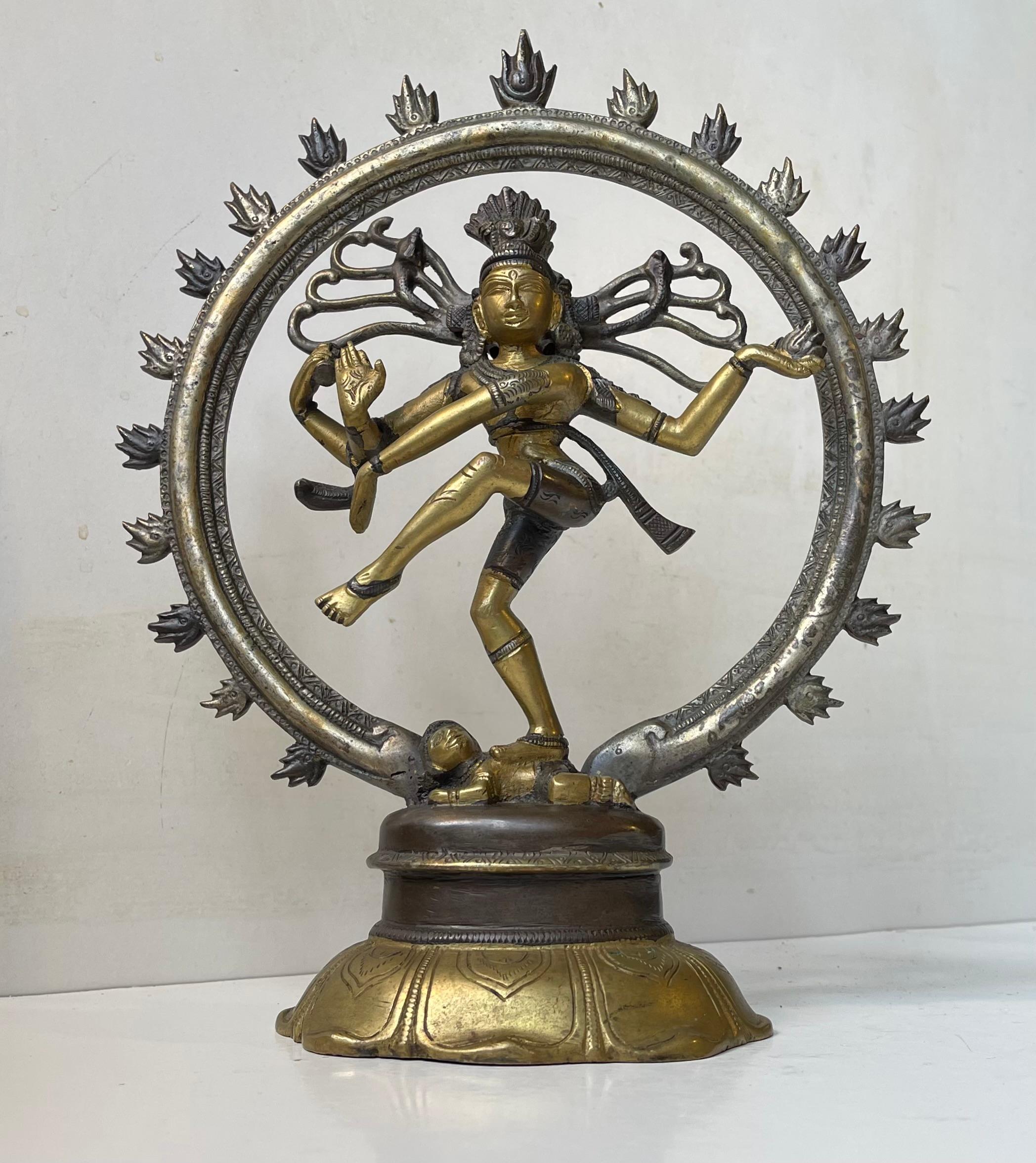 Anglo-indiano Scultura Nataraj Dancing Shiva in bronzo, vintage, anni '70 in vendita