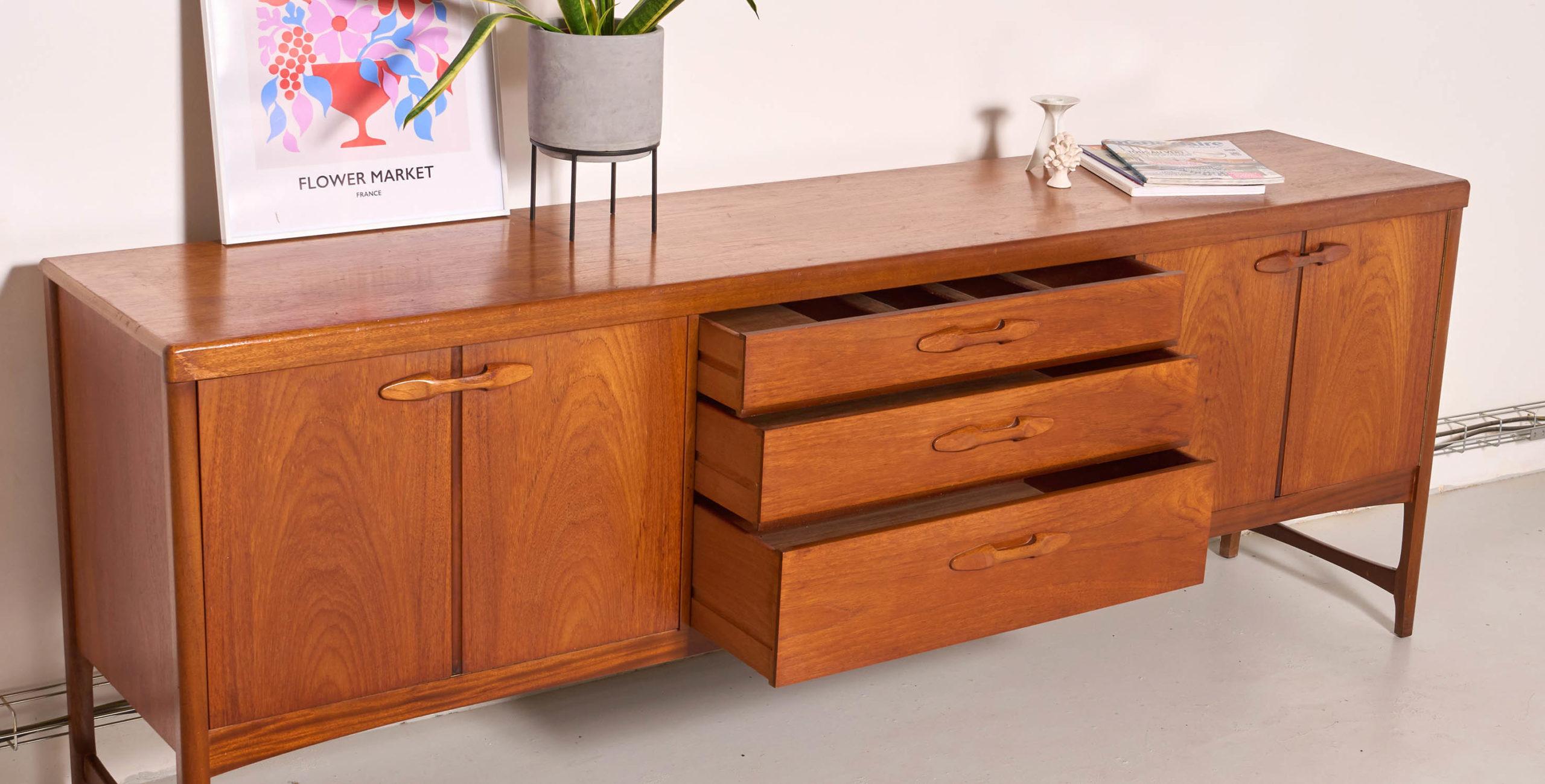 Vintage Nathan sideboard, L213cm In Good Condition In BRUNOY, FR