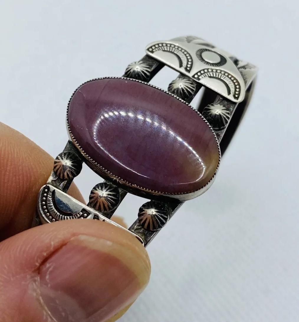 Vintage Native American Bangle Cuff Silver Purple Stone In Good Condition For Sale In New York, NY