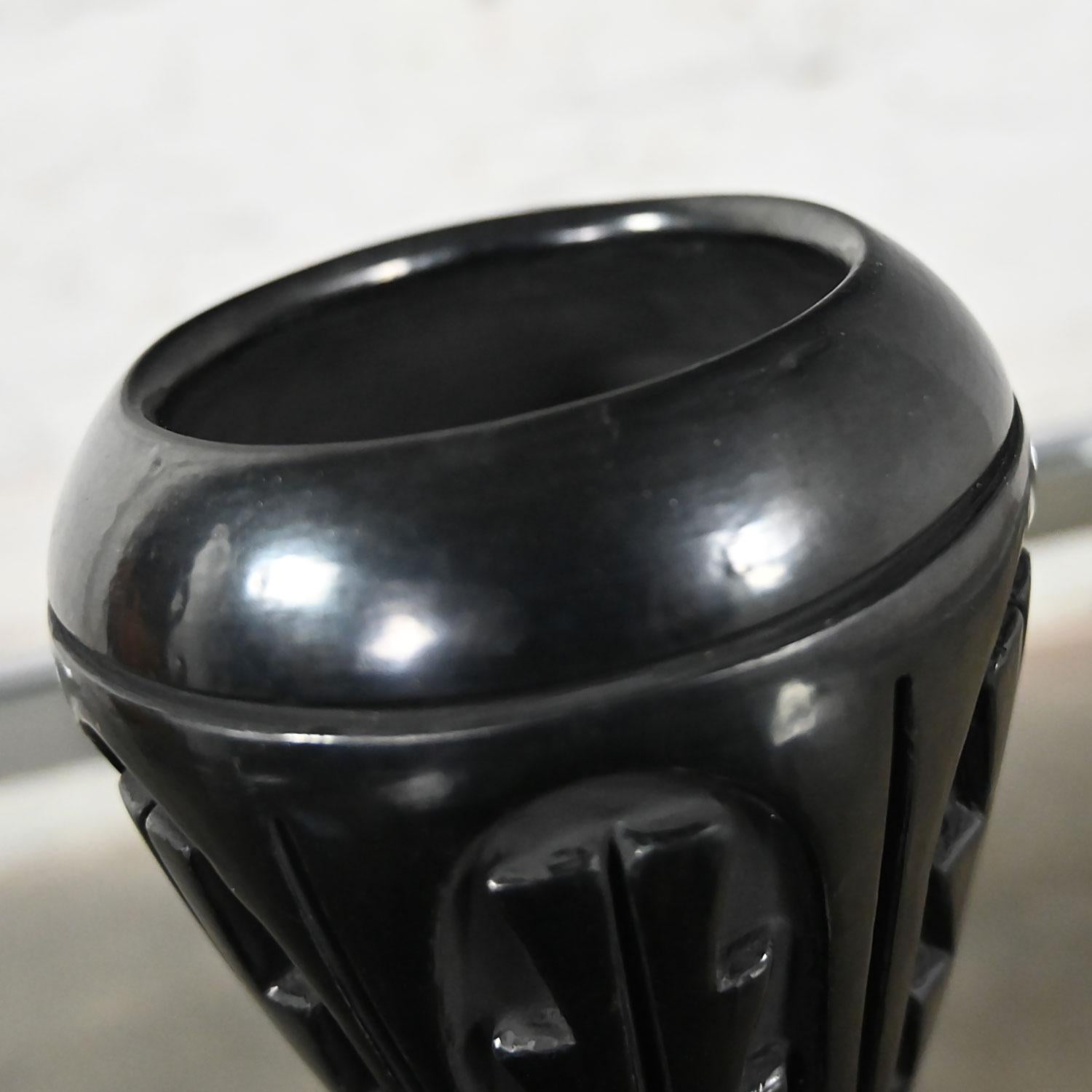 Olla negra vintage del Pueblo Nativo Americano de Santa Clara de Frances Chavarria en venta 4