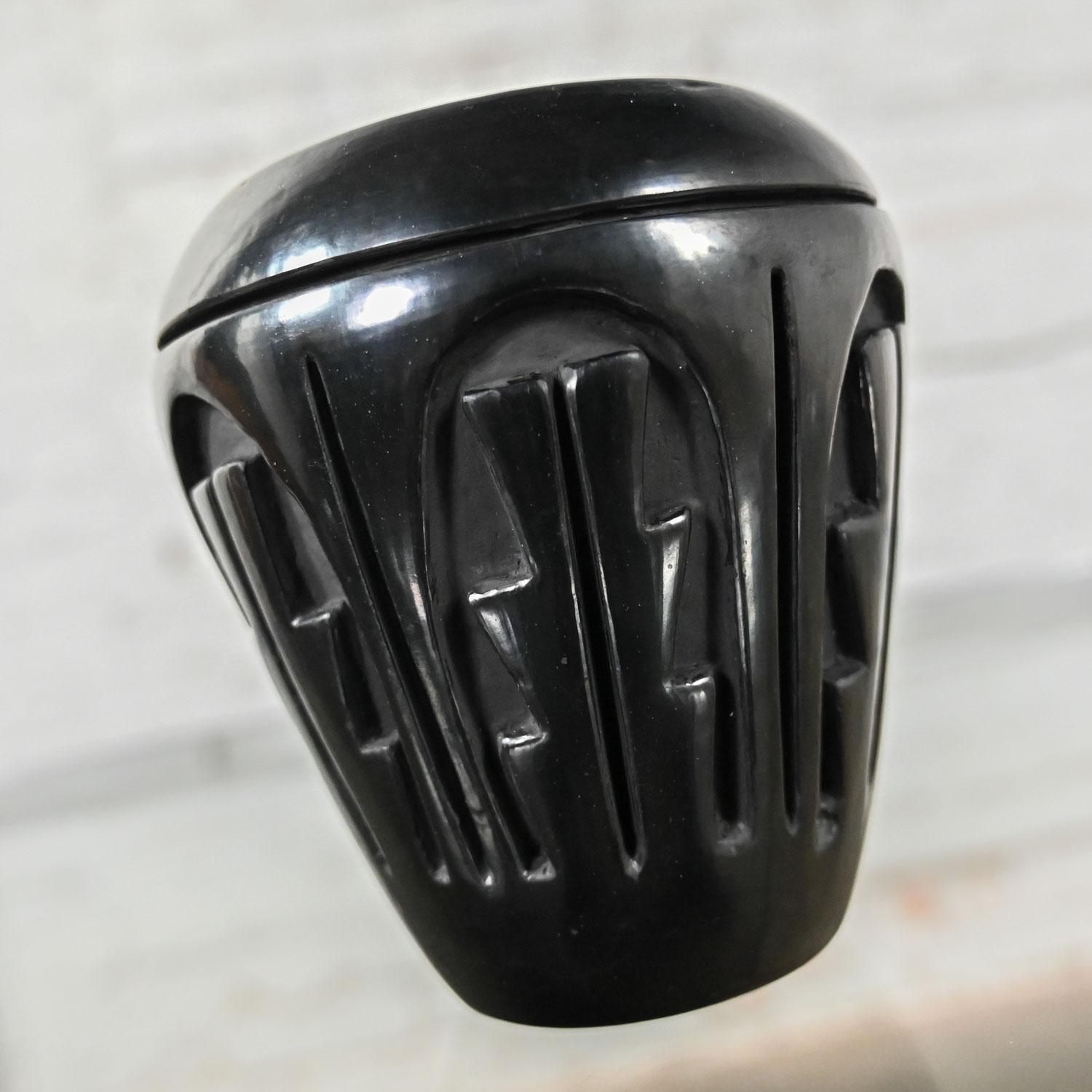 Olla negra vintage del Pueblo Nativo Americano de Santa Clara de Frances Chavarria nativo estadounidense en venta