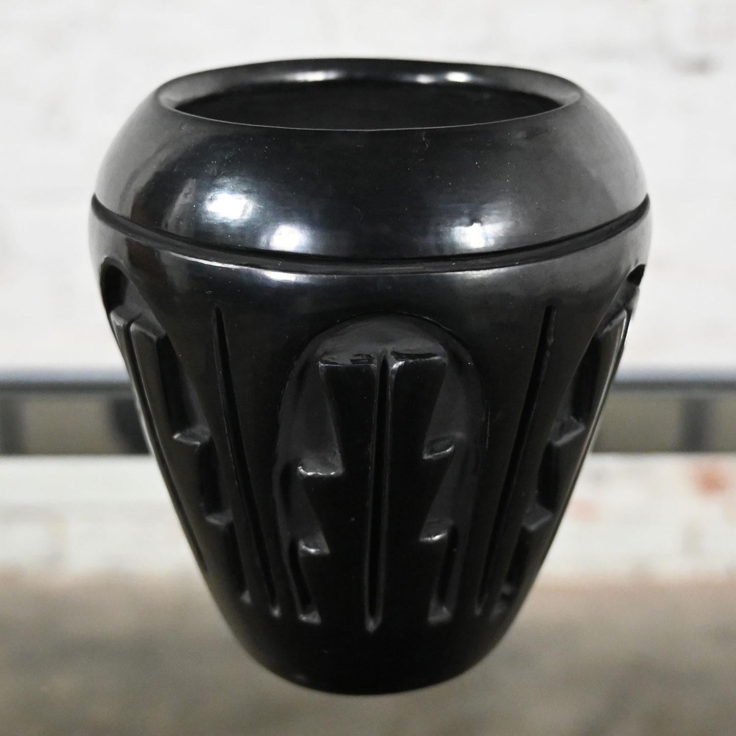 Olla negra vintage del Pueblo Nativo Americano de Santa Clara de Frances Chavarria Arcilla en venta