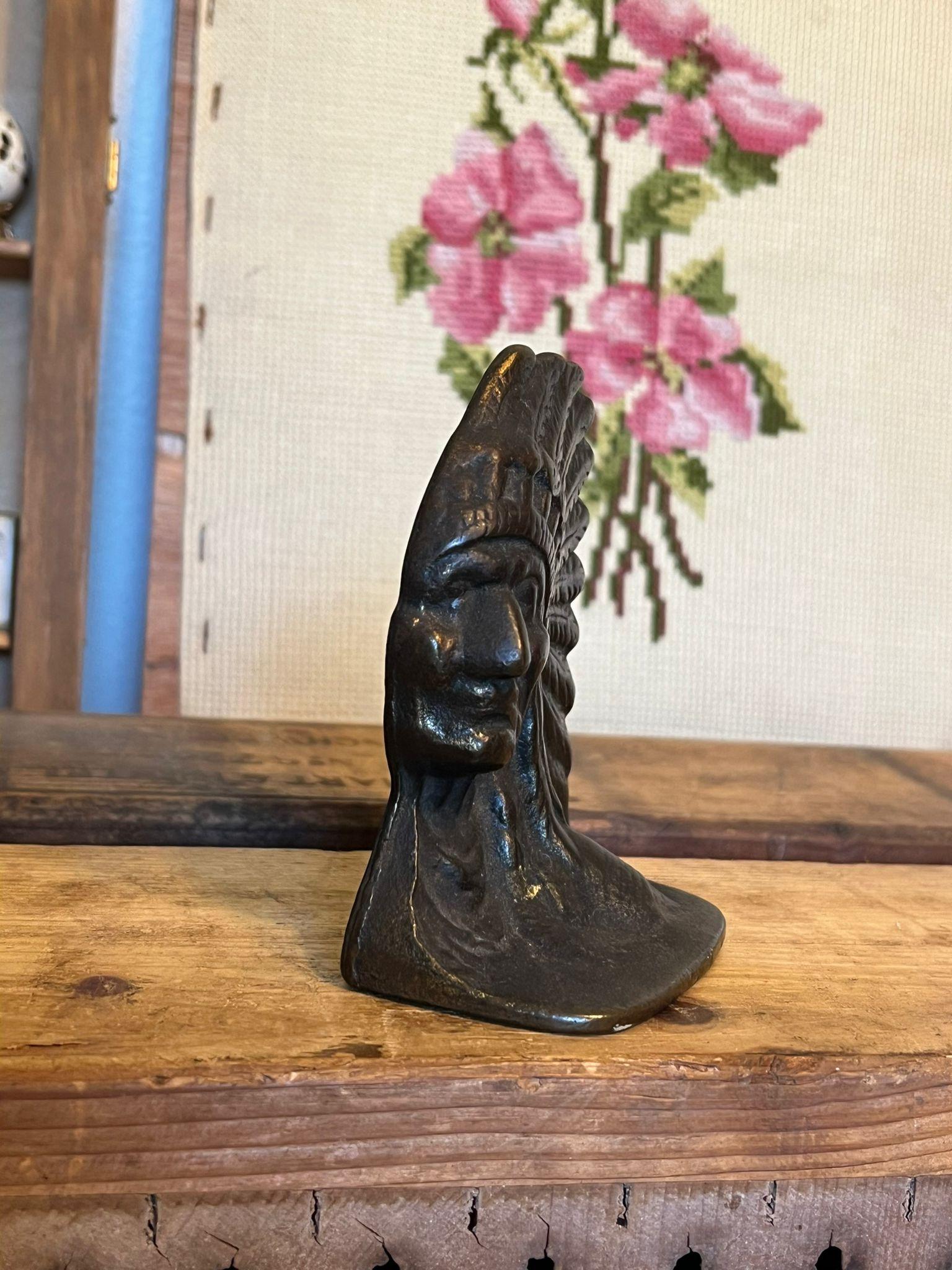 Vintage Native American Bust with Headdress single Bookend In Good Condition For Sale In Seattle, WA