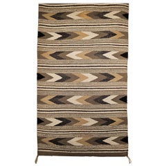 Vintage Native American Indian Navajo Teppich in Chevron-Muster in Erdtönen
