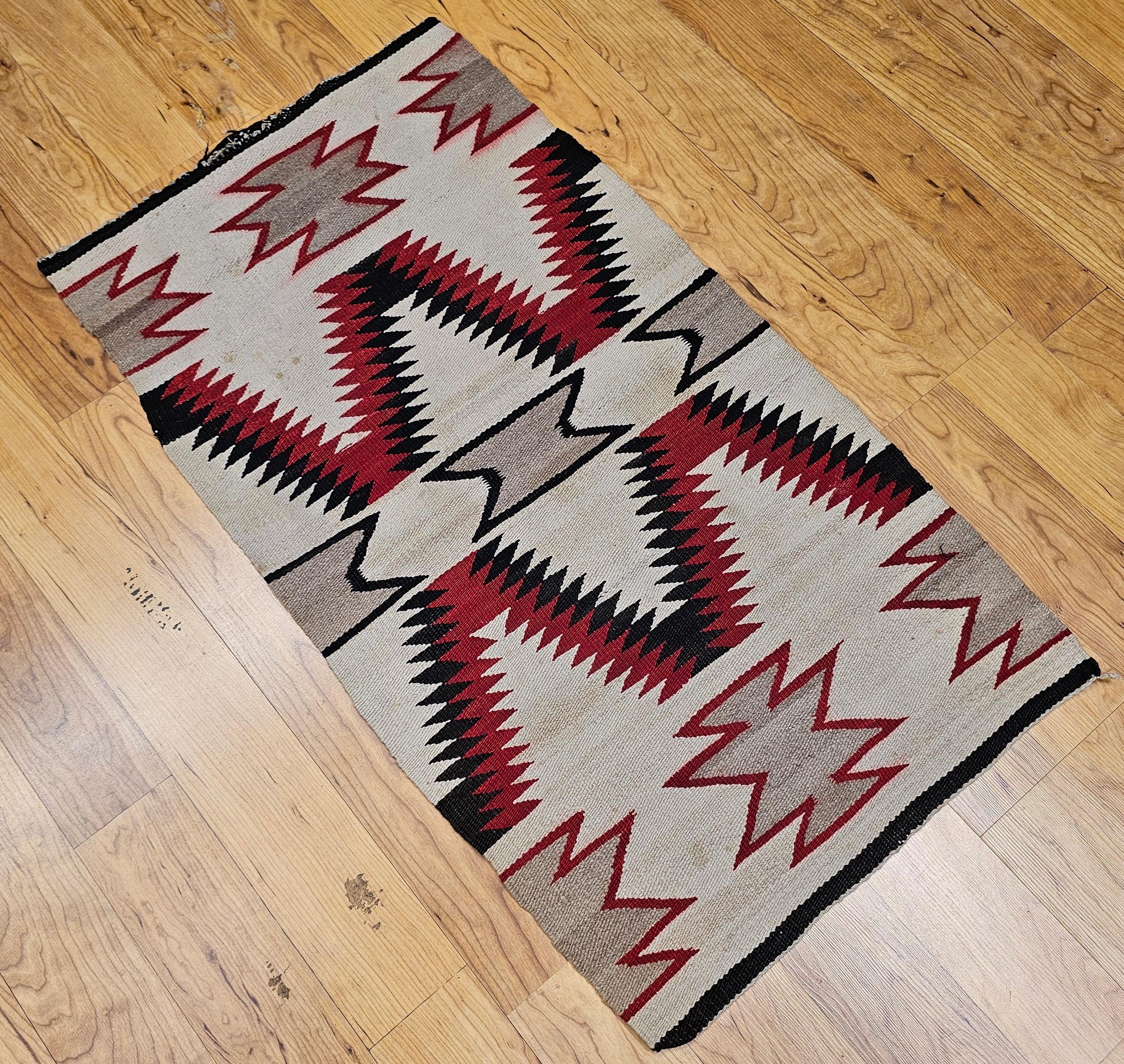 Vintage Native American Navajo Area Rug in Eye Dazzler Pattern in Ivory, Red For Sale 4