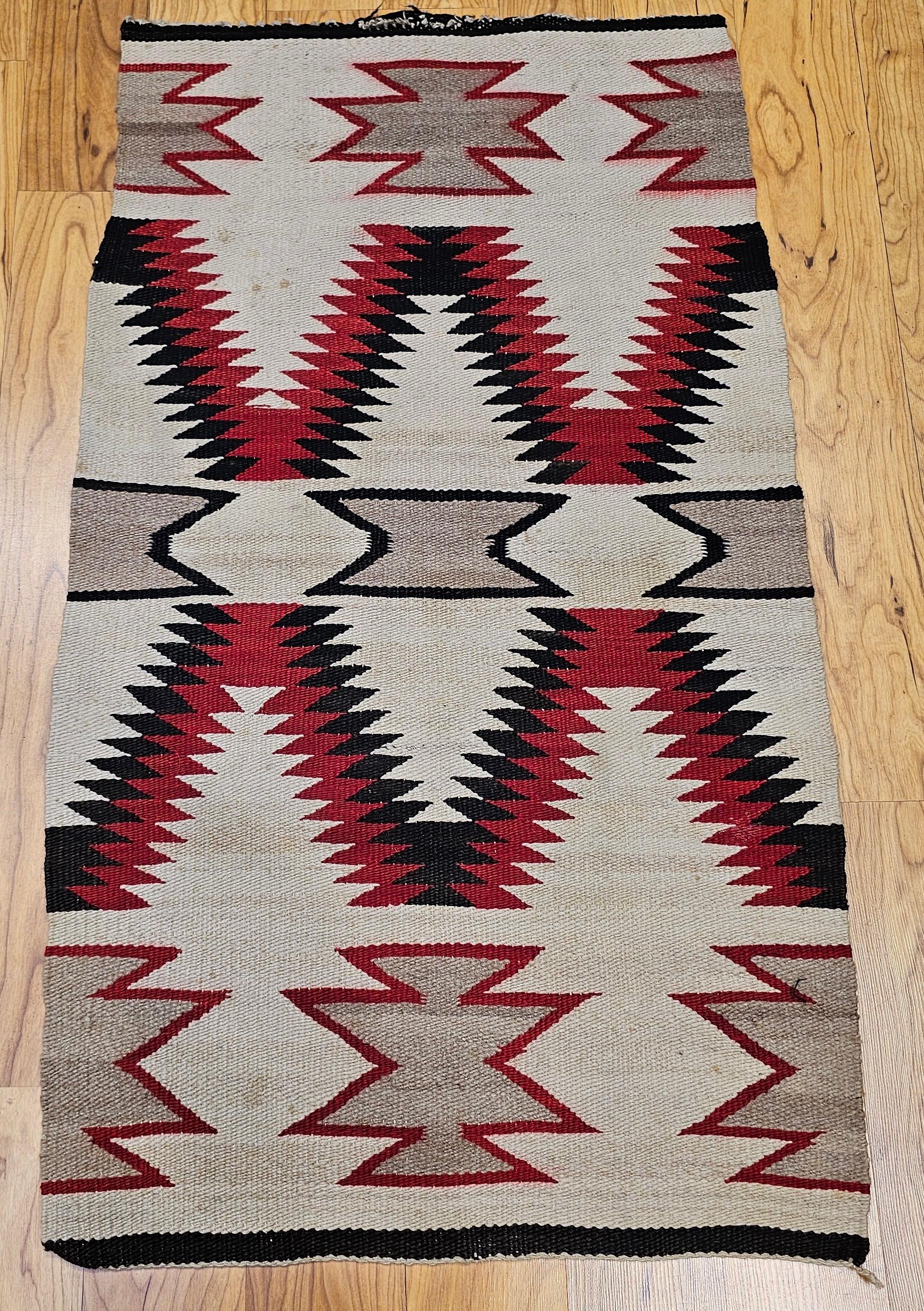 Vintage Native American Navajo Area Rug in Eye Dazzler Pattern in Ivory, Red For Sale 5