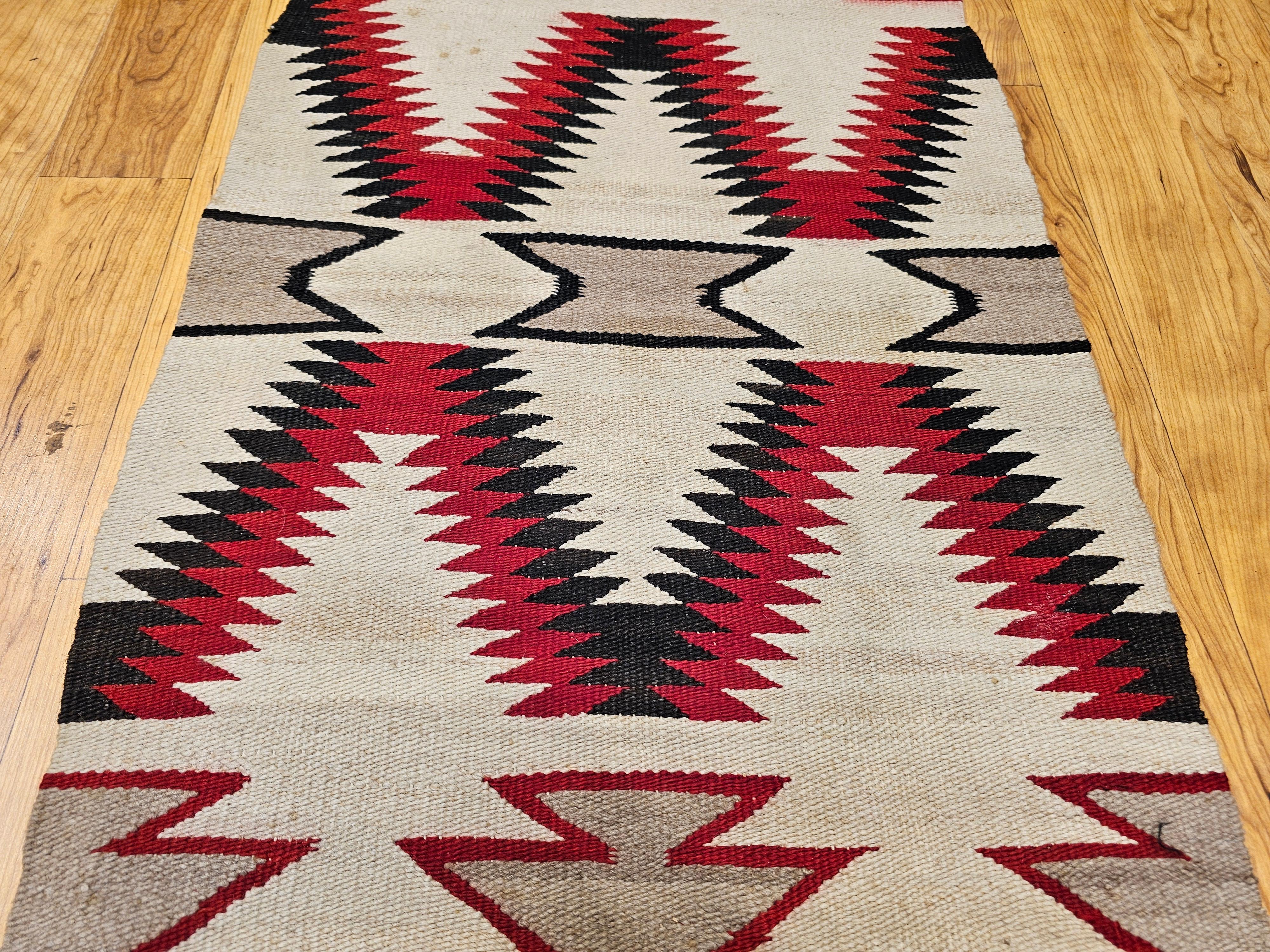 Vintage Native American Navajo Area Rug in Eye Dazzler Pattern in Ivory, Red In Good Condition For Sale In Barrington, IL