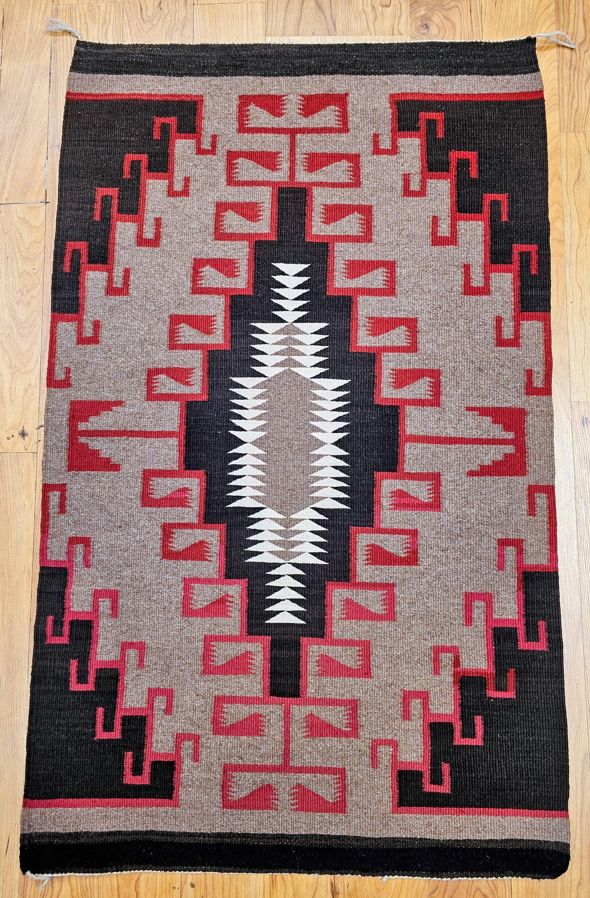 Tappeto Navajo d'epoca in color farina d'avena, rosso, avorio e marrone in vendita 6