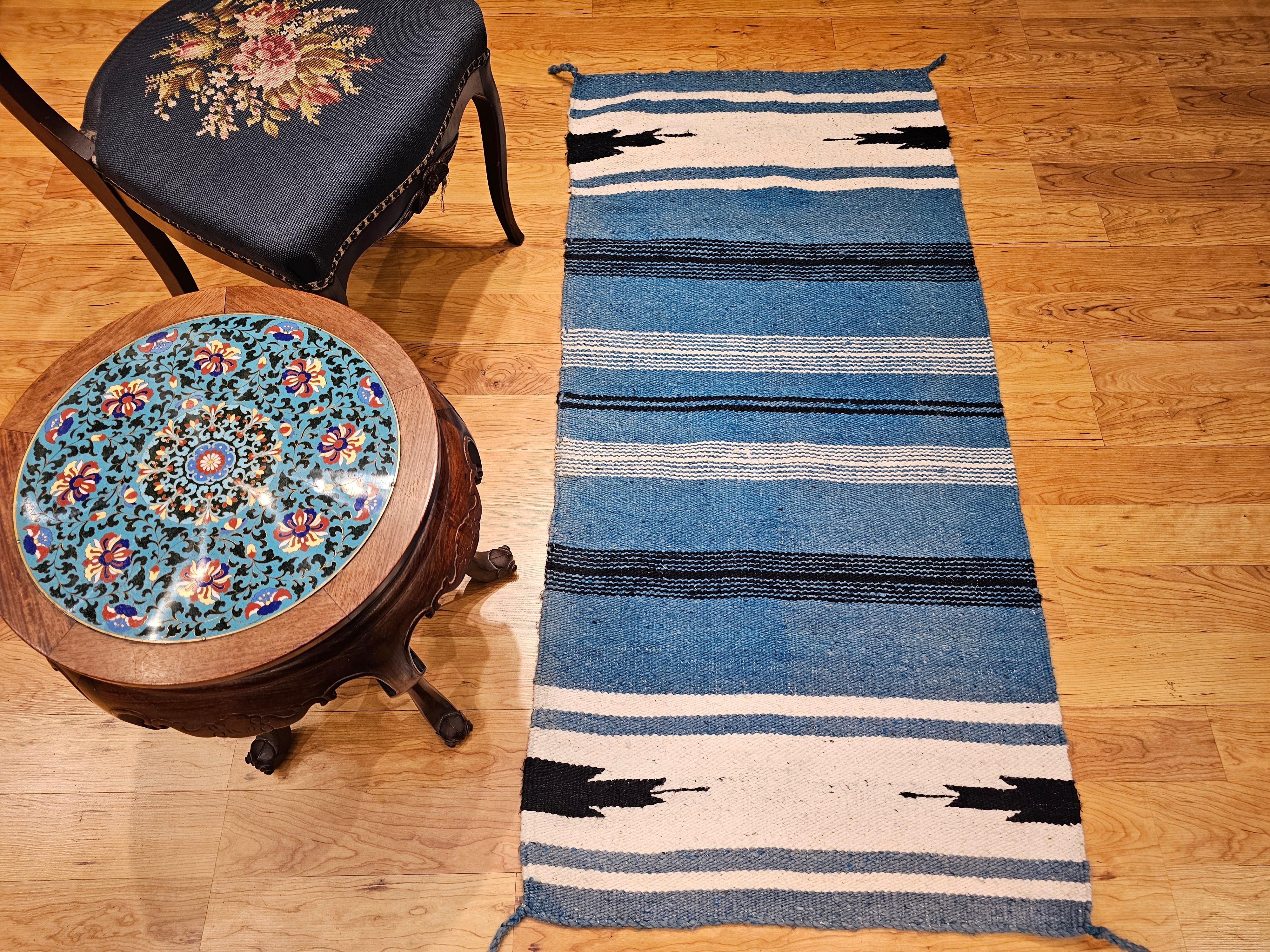 Alfombra vintage navajo azul pavo real en venta 3