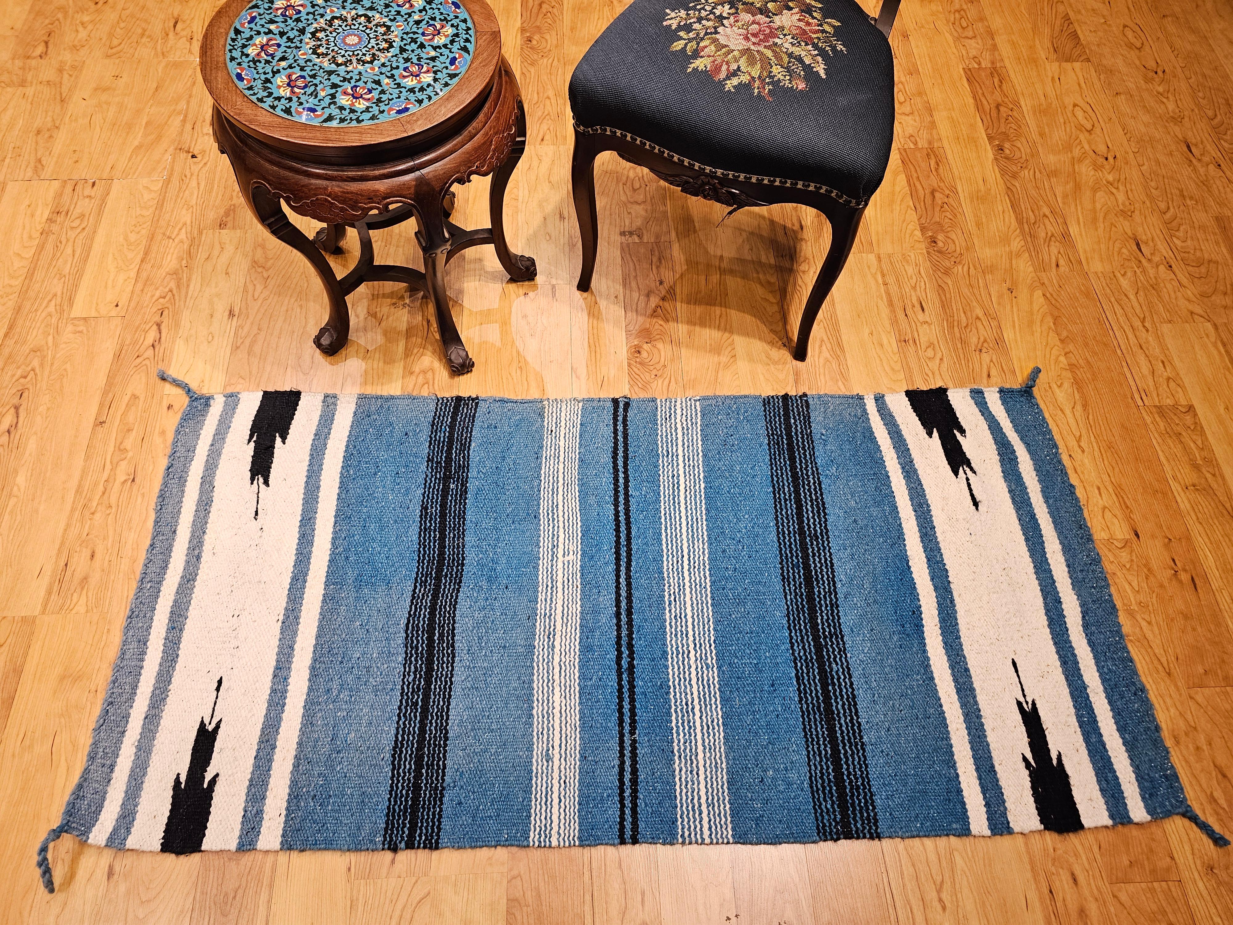 Alfombra vintage navajo azul pavo real en venta 5