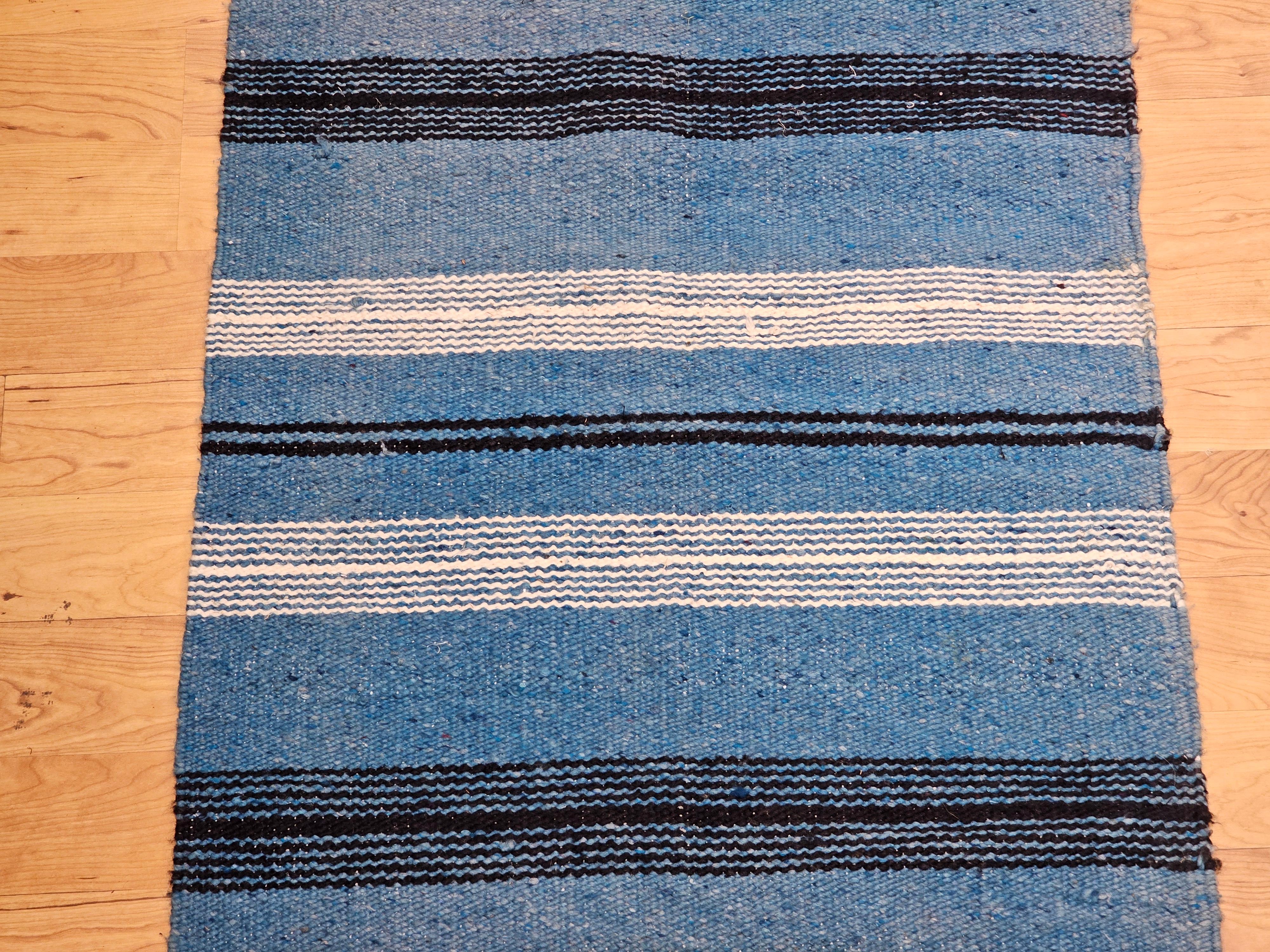 Alfombra vintage navajo azul pavo real en Bueno estado para la venta en Barrington, IL