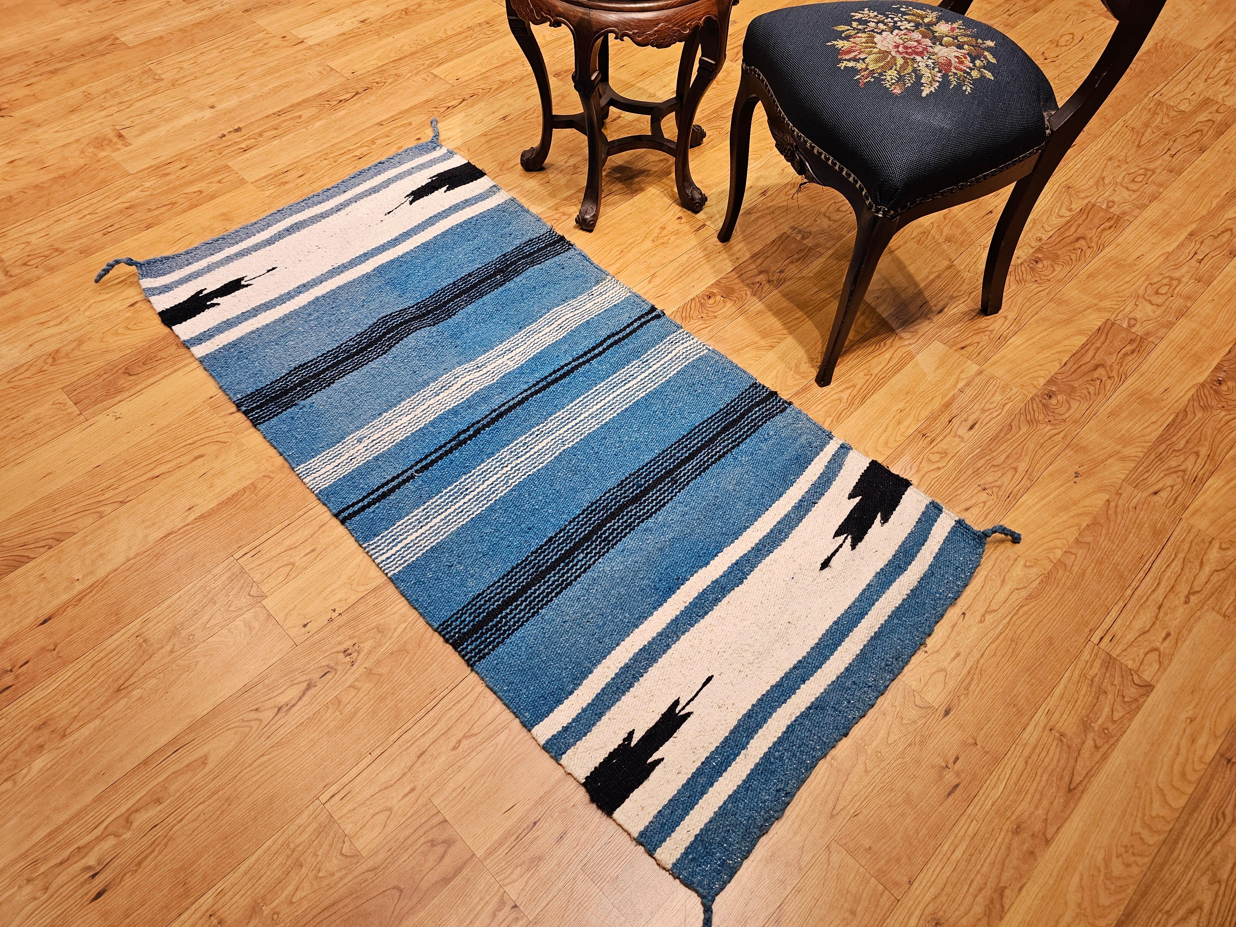 Alfombra vintage navajo azul pavo real siglo XX en venta