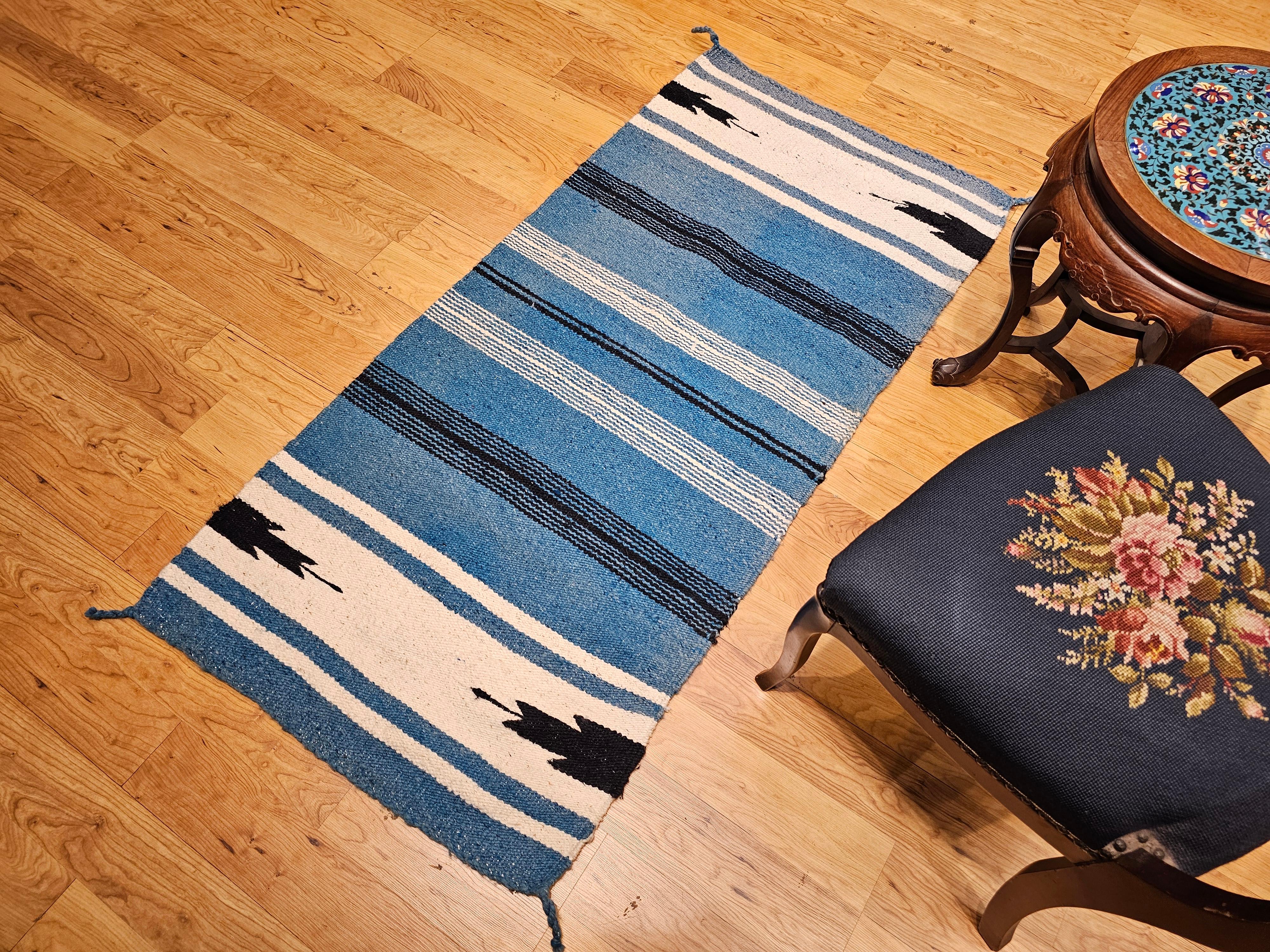 Alfombra vintage navajo azul pavo real en venta 1