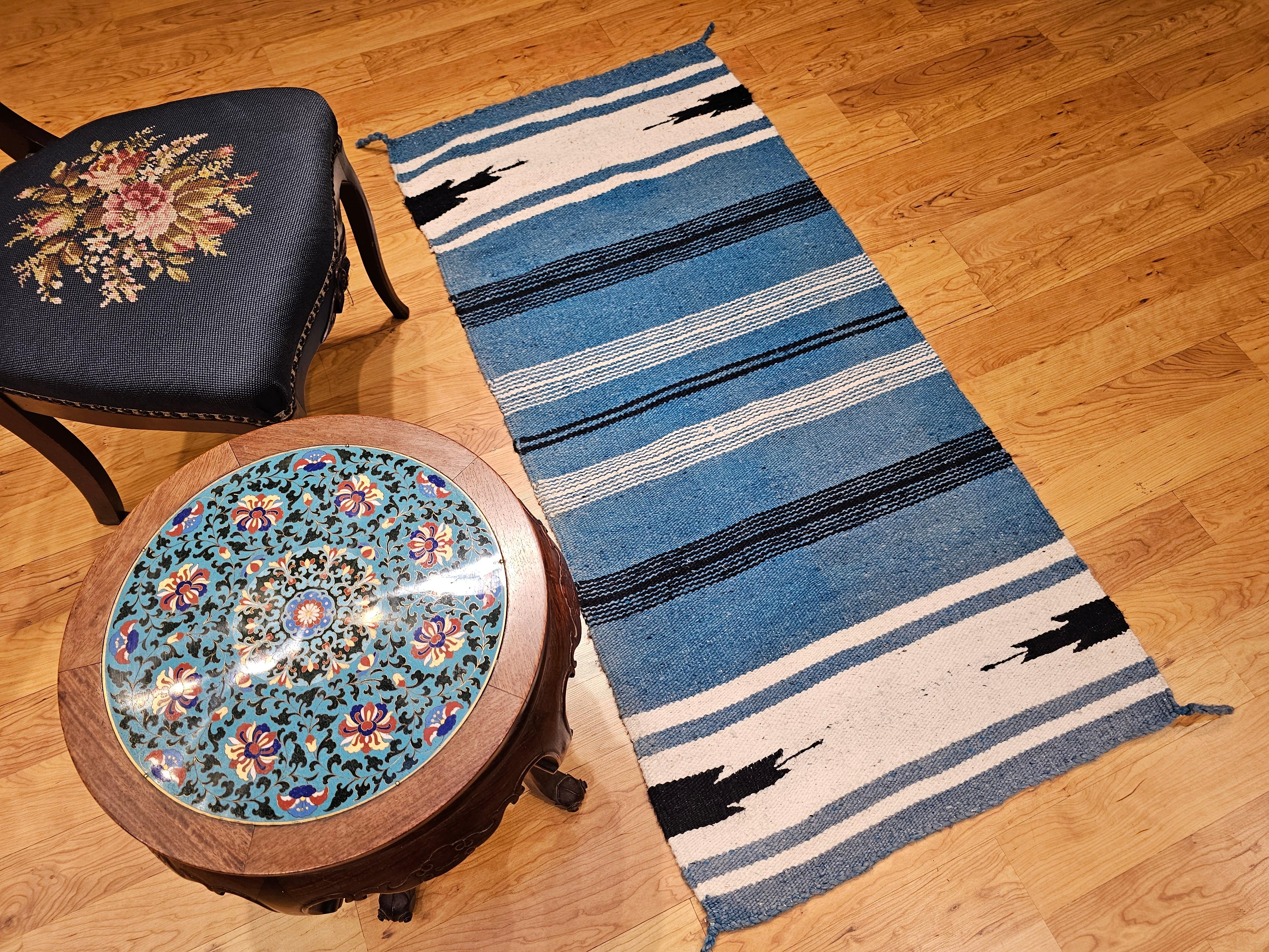 Alfombra vintage navajo azul pavo real en venta 2