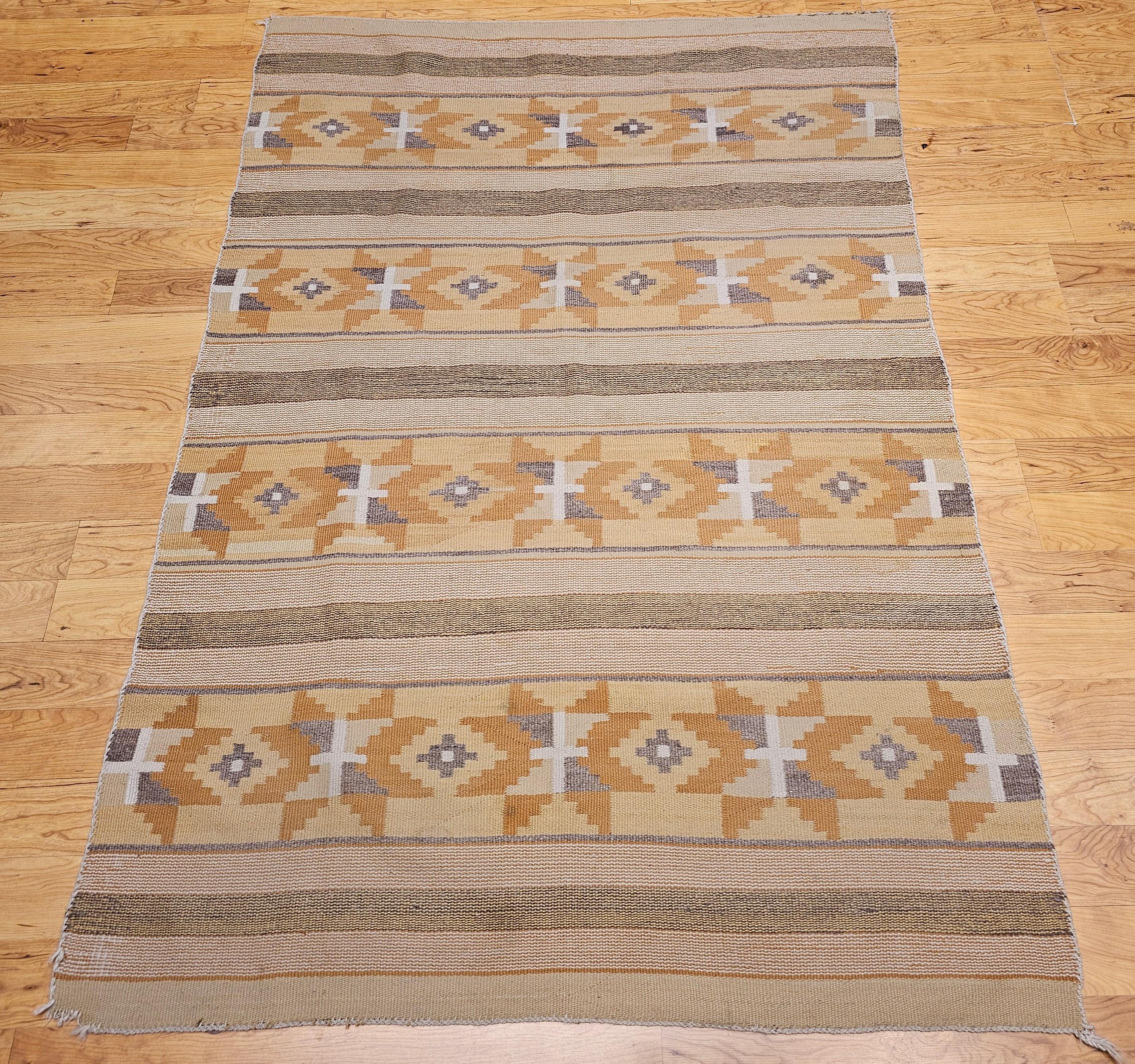 This finely hand woven Navajo Chinle rug, dating back to the early 1900s, is a beautiful example of Native American textile artistry from the American Southwest. Woven by skilled Navajo (Diné) artisans, this larger Chinle rug features the classic