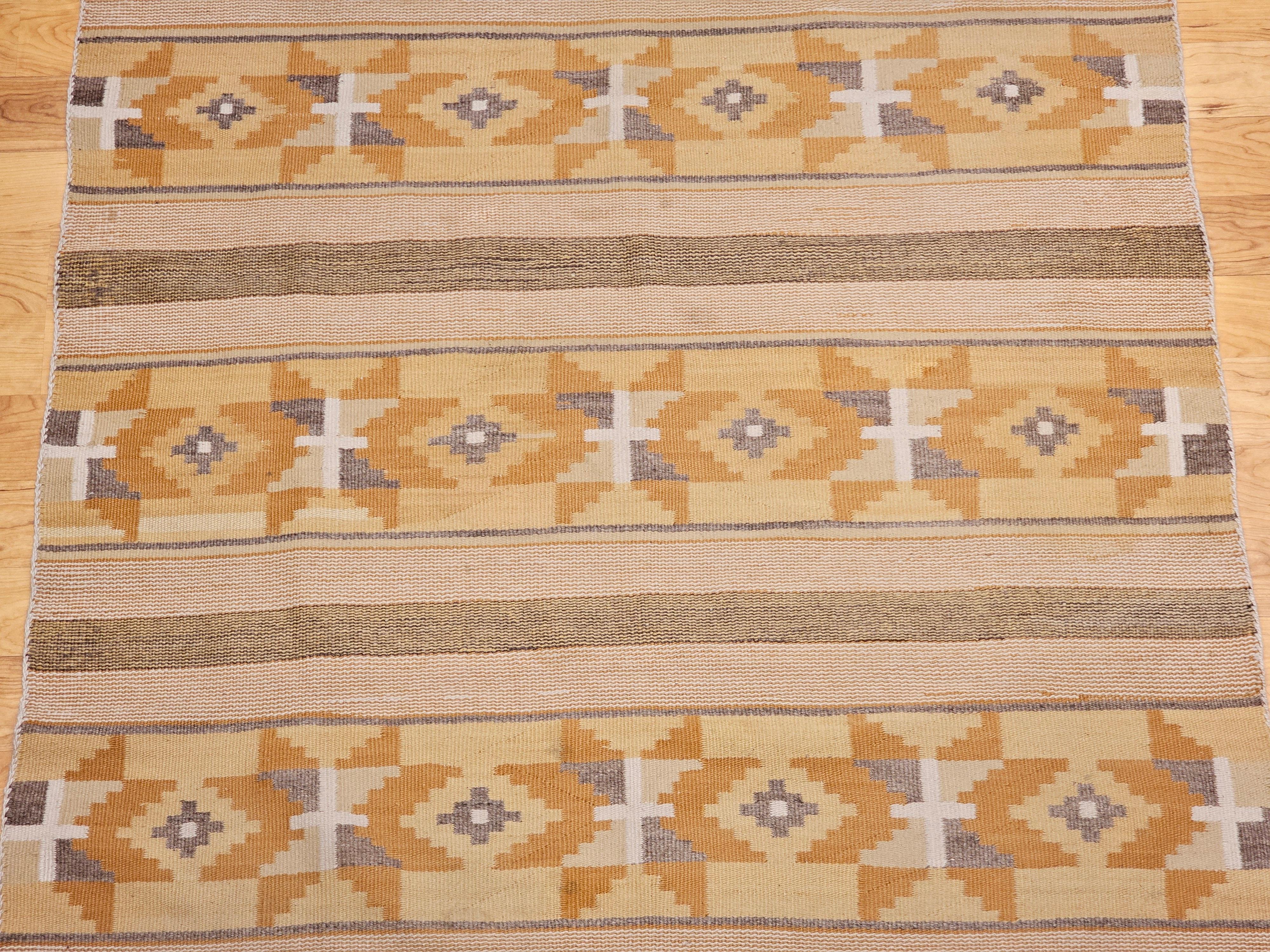 Vintage Native American Navajo Chinle Area Rug in Gold, Yellow, Ivory, Gray In Good Condition For Sale In Barrington, IL