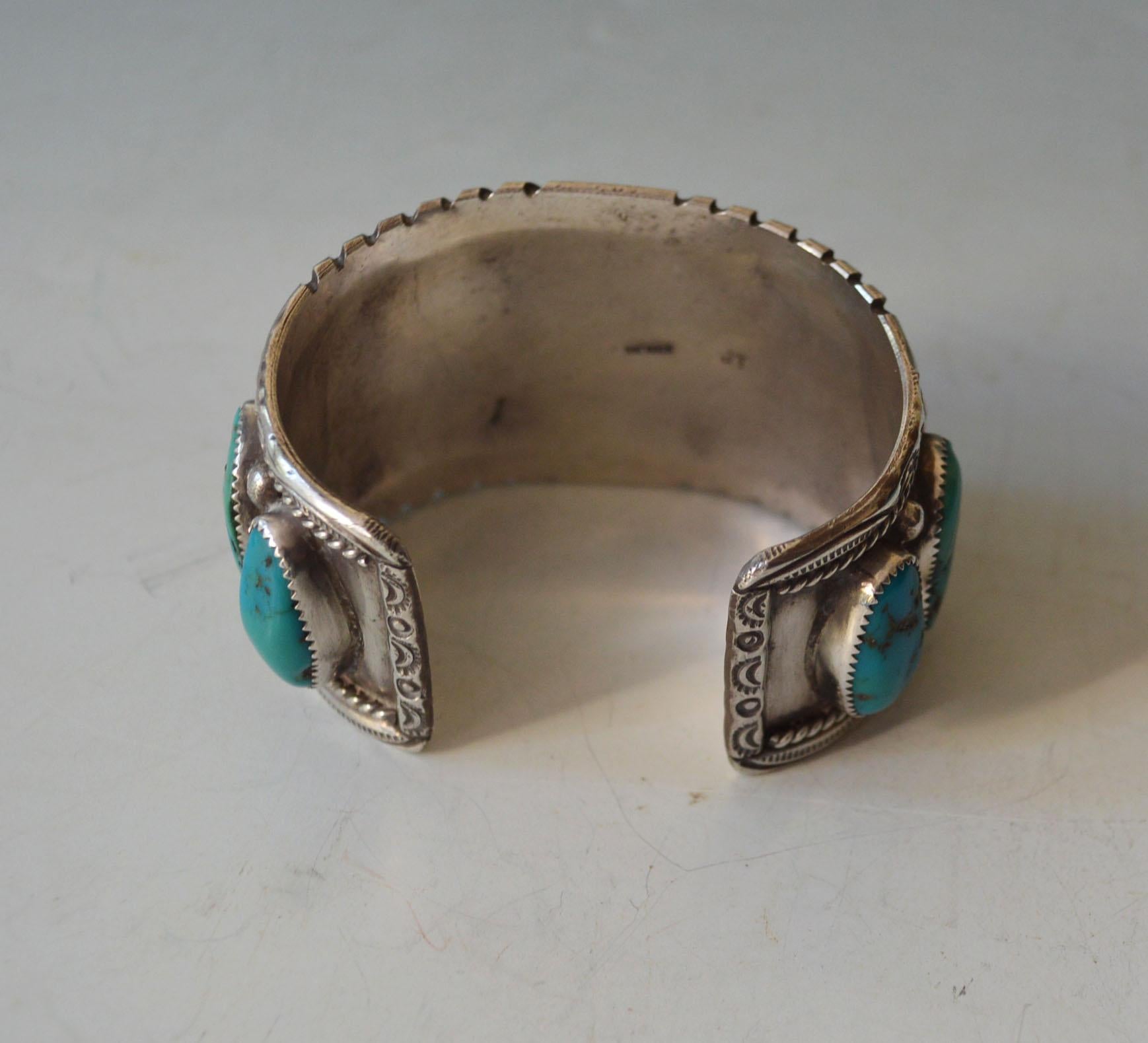 Hand-Crafted Vintage Native American Navajo Cuff bracelet Turquoise silver