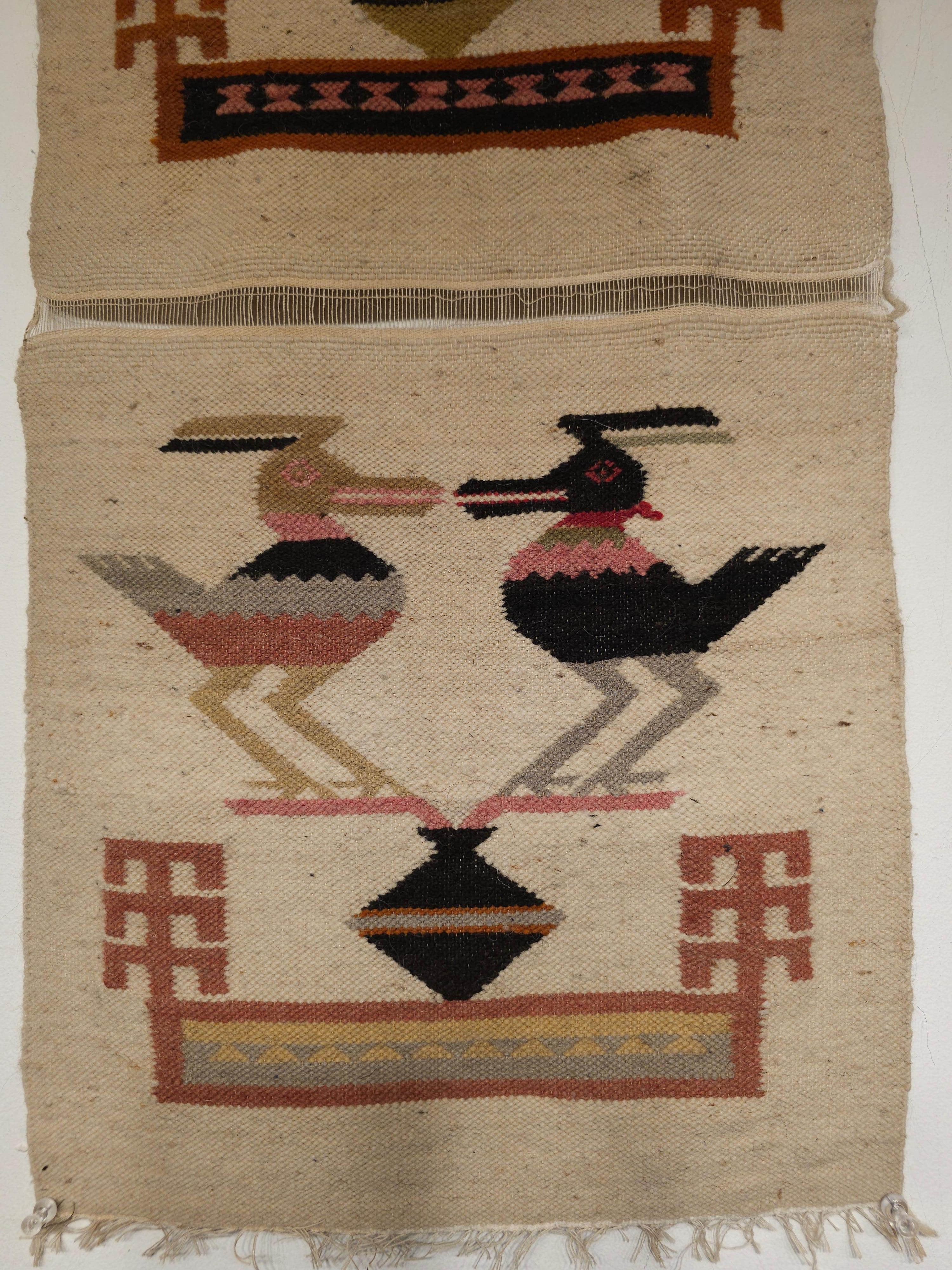 Amerikanischer Navajo-Wandteppich im Vintage-Stil mit mythischen Vögeln-Design, Vintage (Pflanzlich gefärbt) im Angebot