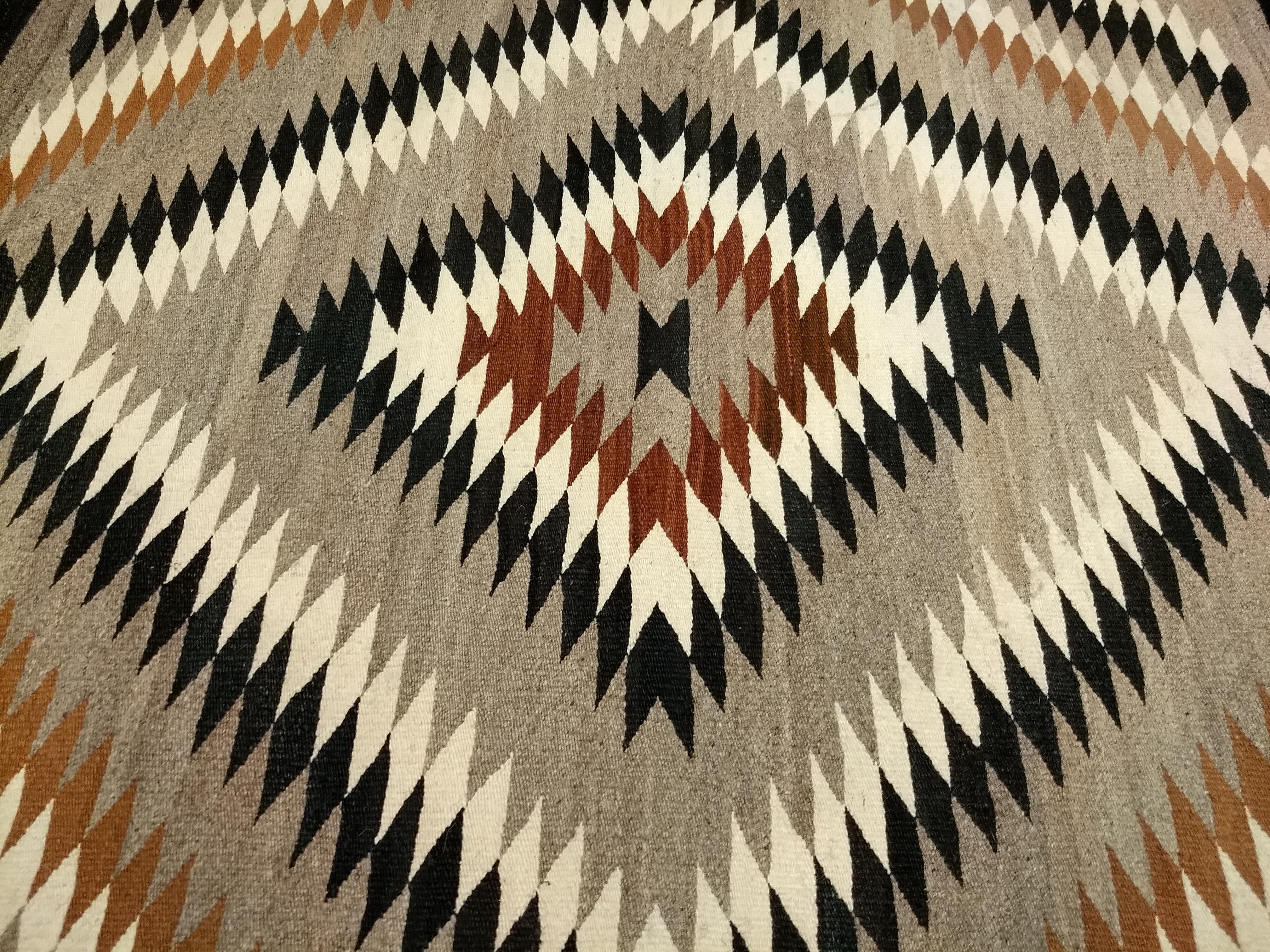 Vintage Native American Navajo Rug in Eye Dazzler Pattern in Earth Tone Colors For Sale 5