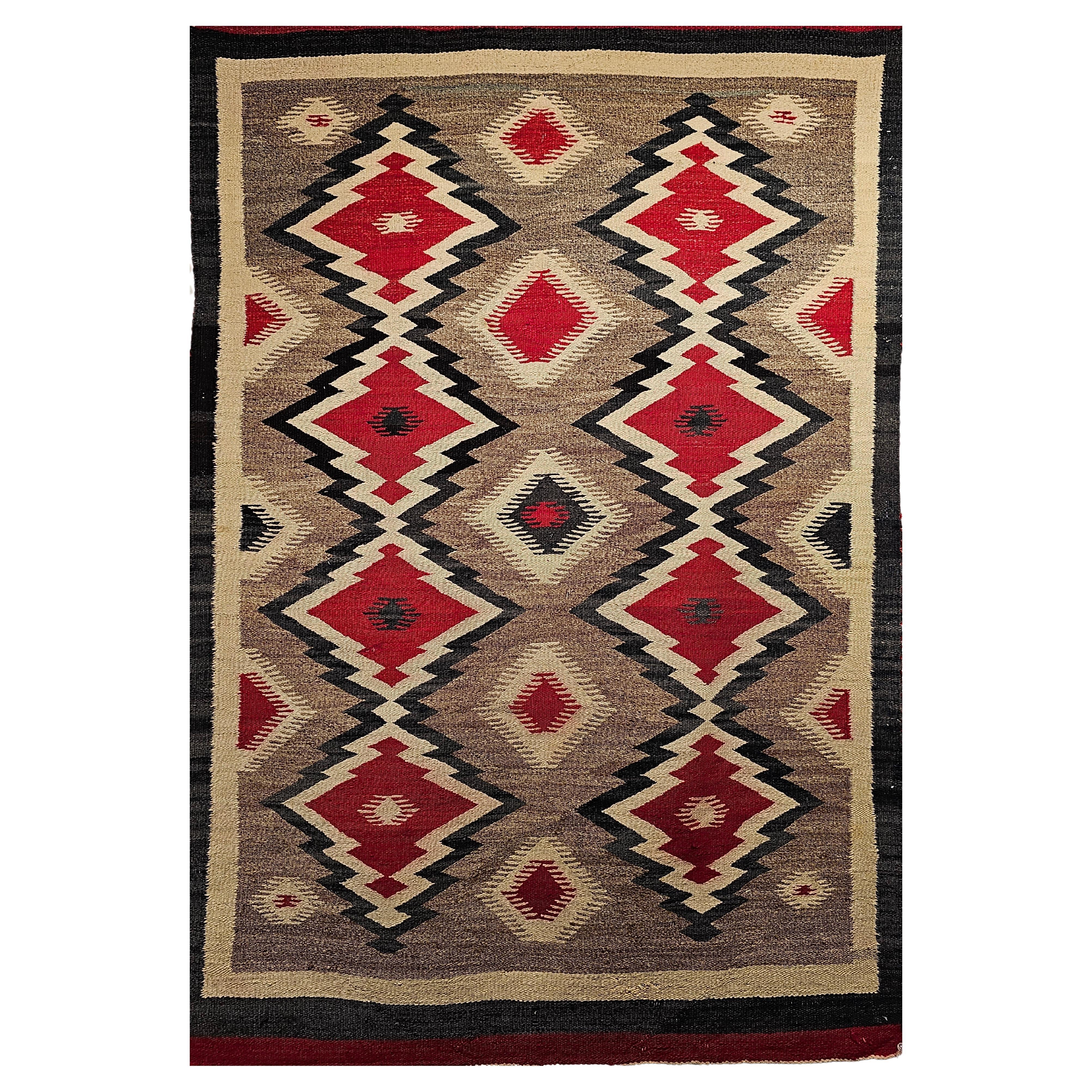 Vintage Navajo-Teppich mit Eye Dazzler-Muster in Elfenbein, Rot, Schwarz