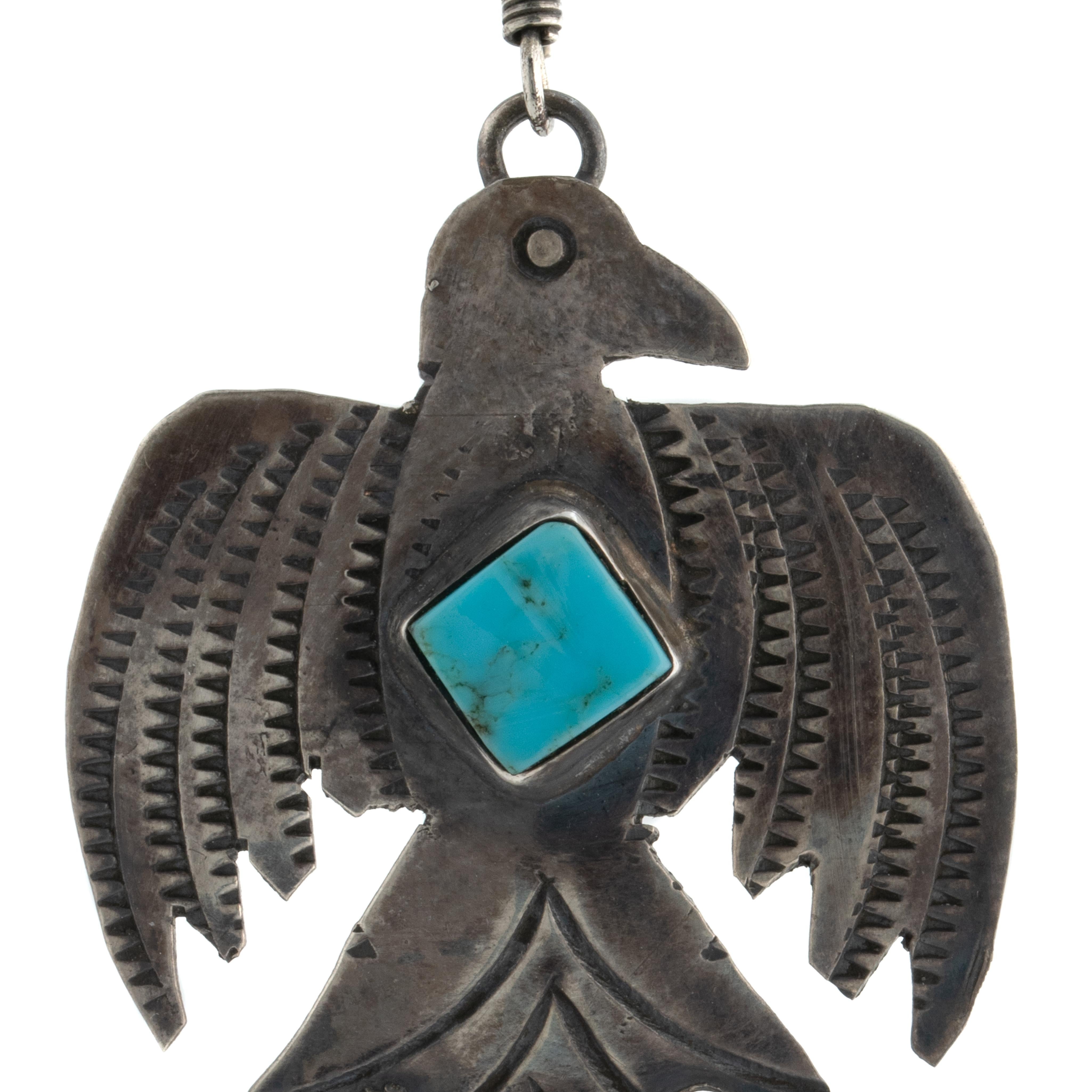 Vintage Native American Navajo Silber und Türkis Thunderbird Ohrringe c.1970s

Länge: 2,45