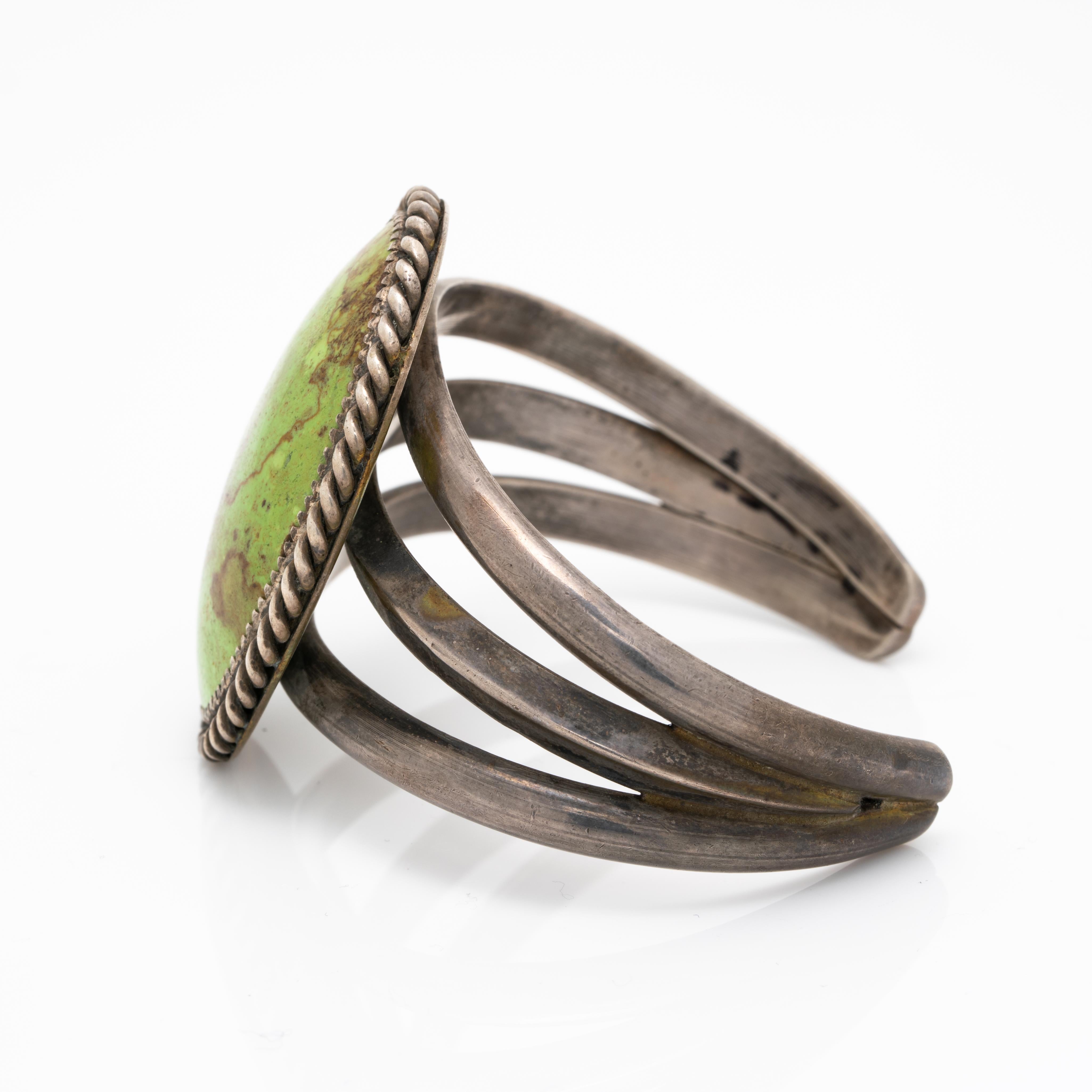 Vintage Native American Navajo Sterling and Gaspeite Bracelet Cuff In Good Condition In New York, NY