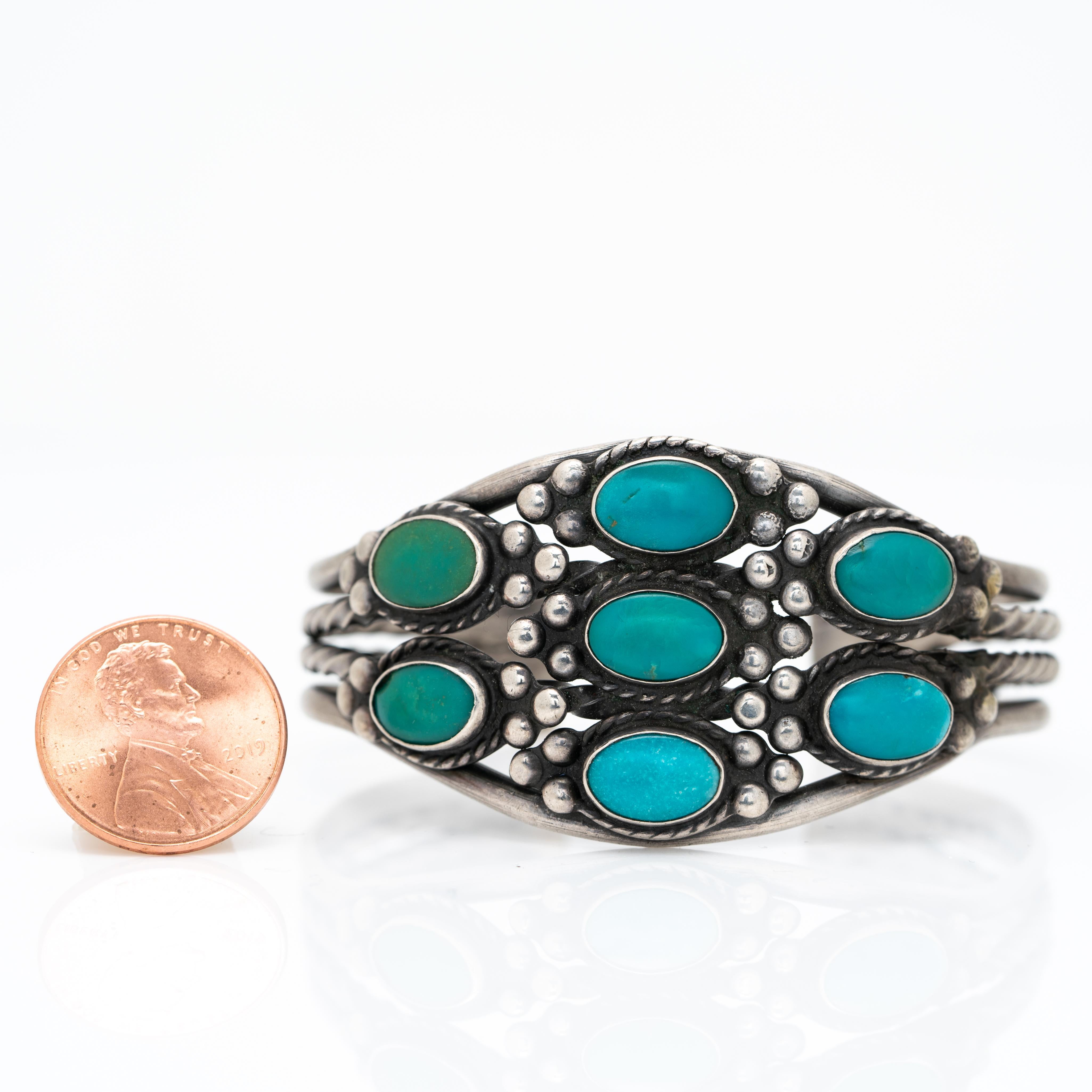 Vintage Native American Navajo Sterling and Turquoise Bracelet Cuff In Good Condition For Sale In New York, NY