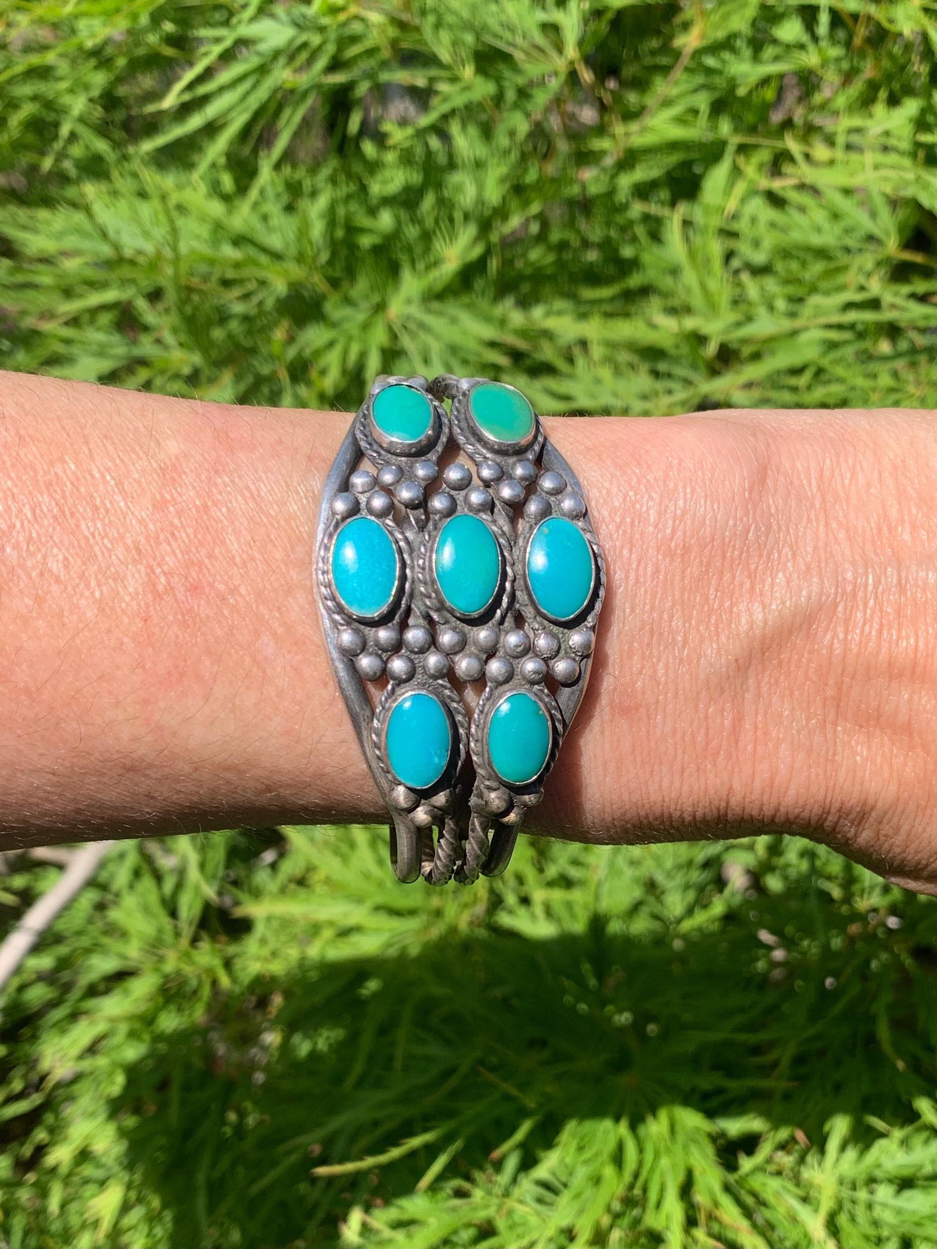 Women's or Men's Vintage Native American Navajo Sterling and Turquoise Bracelet Cuff For Sale