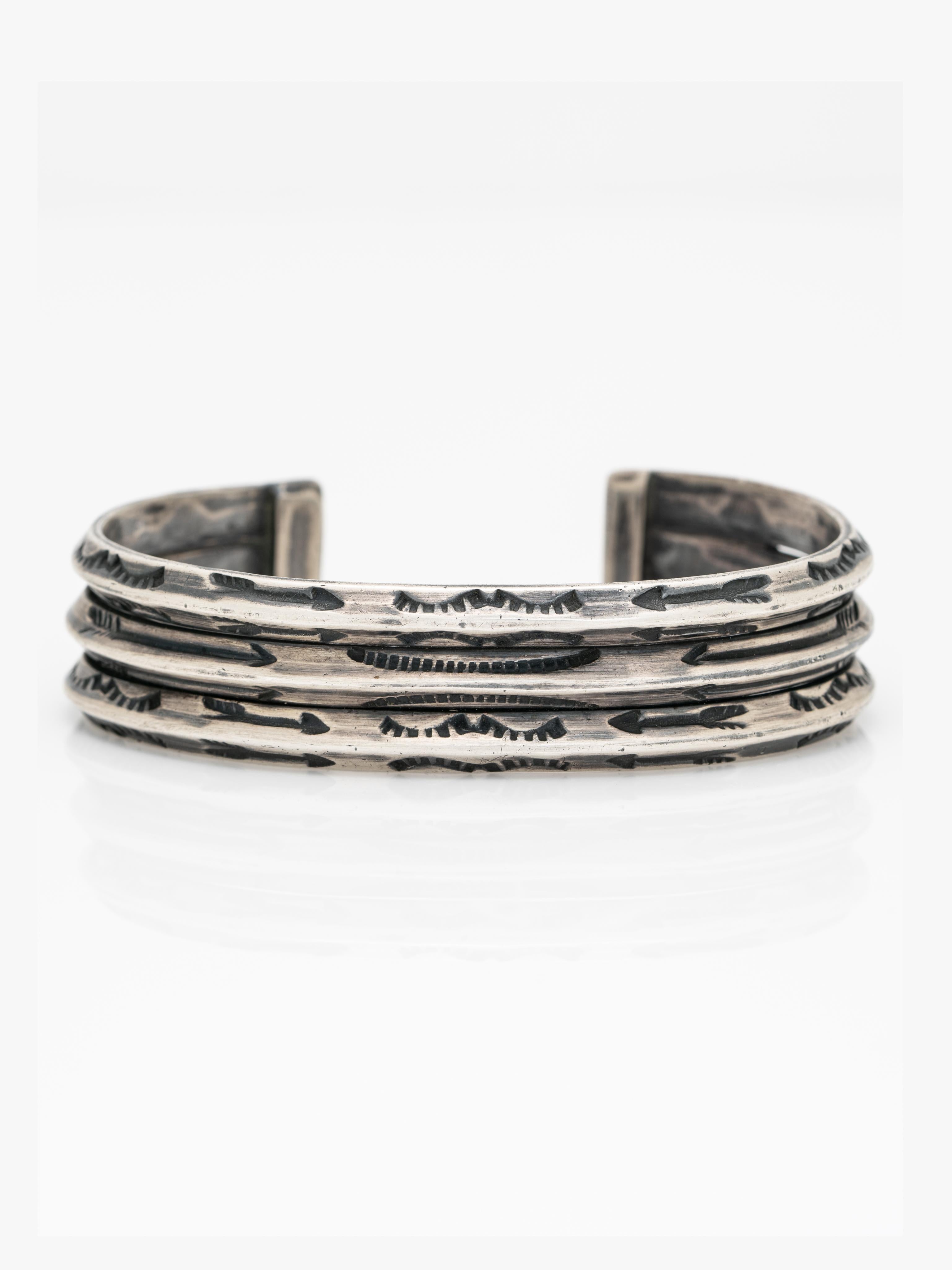 Vintage Native American Navajo Sterling Hand Engraved Arrows Bracelet Cuff c.1950s

Hand engraved and hand forged and heavy. A wonderful vintage Navajo cuff!

Please note that the picture of the cuff on is a bit too large for my tiny wrists - this