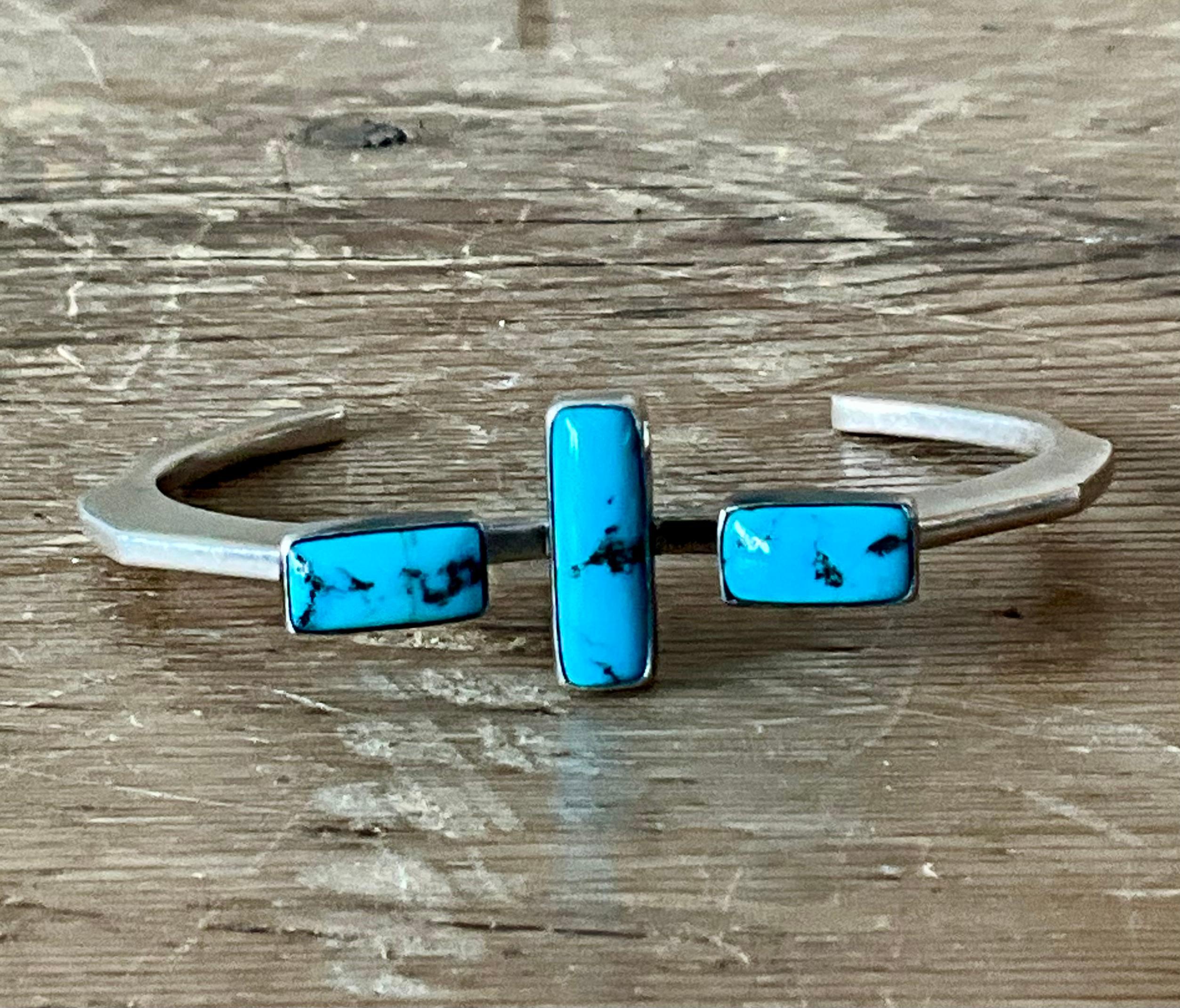 Cabochon Polsino vintage in argento sterling Navajo con pietre di turchese in vendita