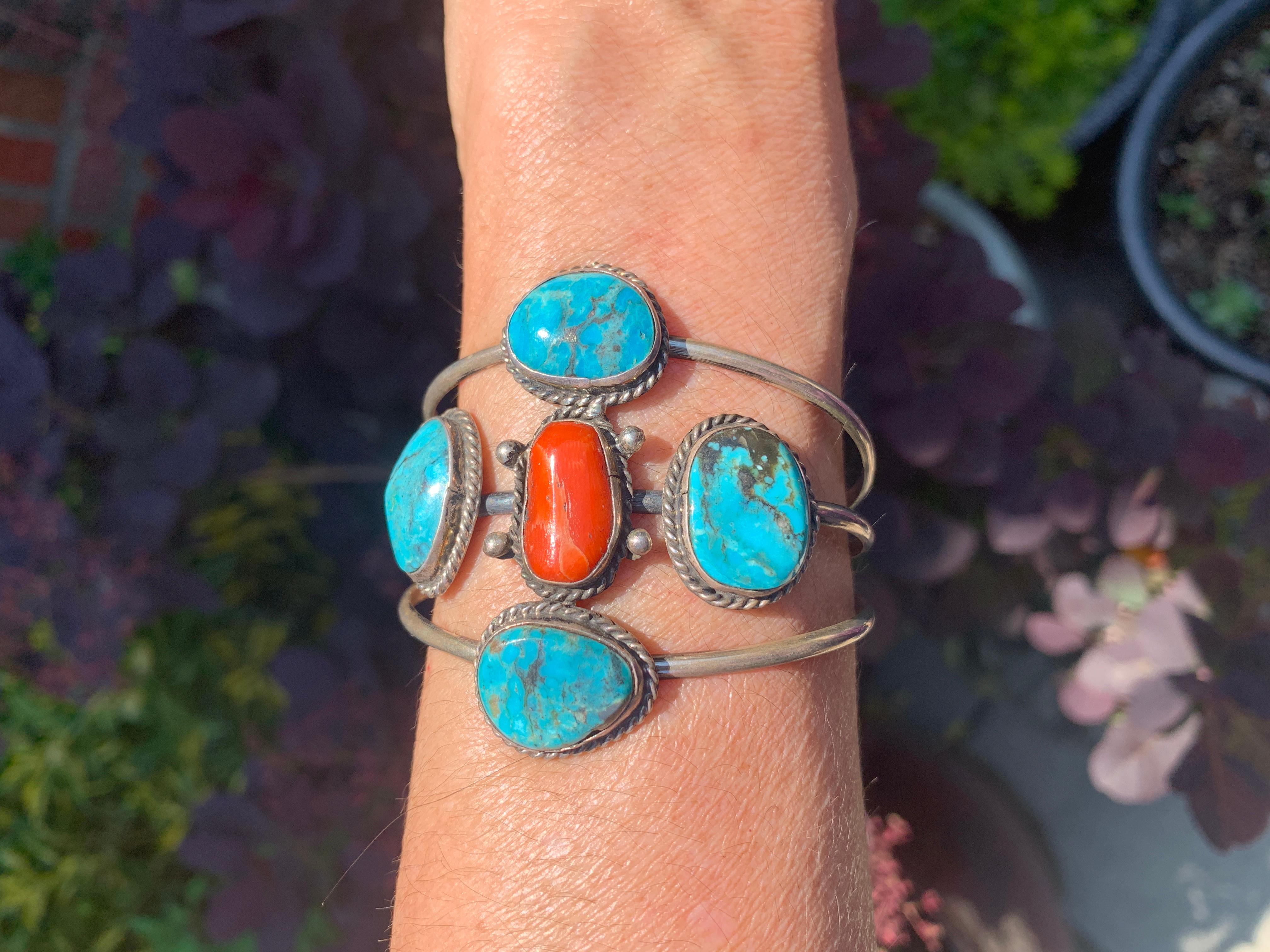 Bracelet vintage amérindien Navajo en argent sterling avec turquoise et corail en vente 1