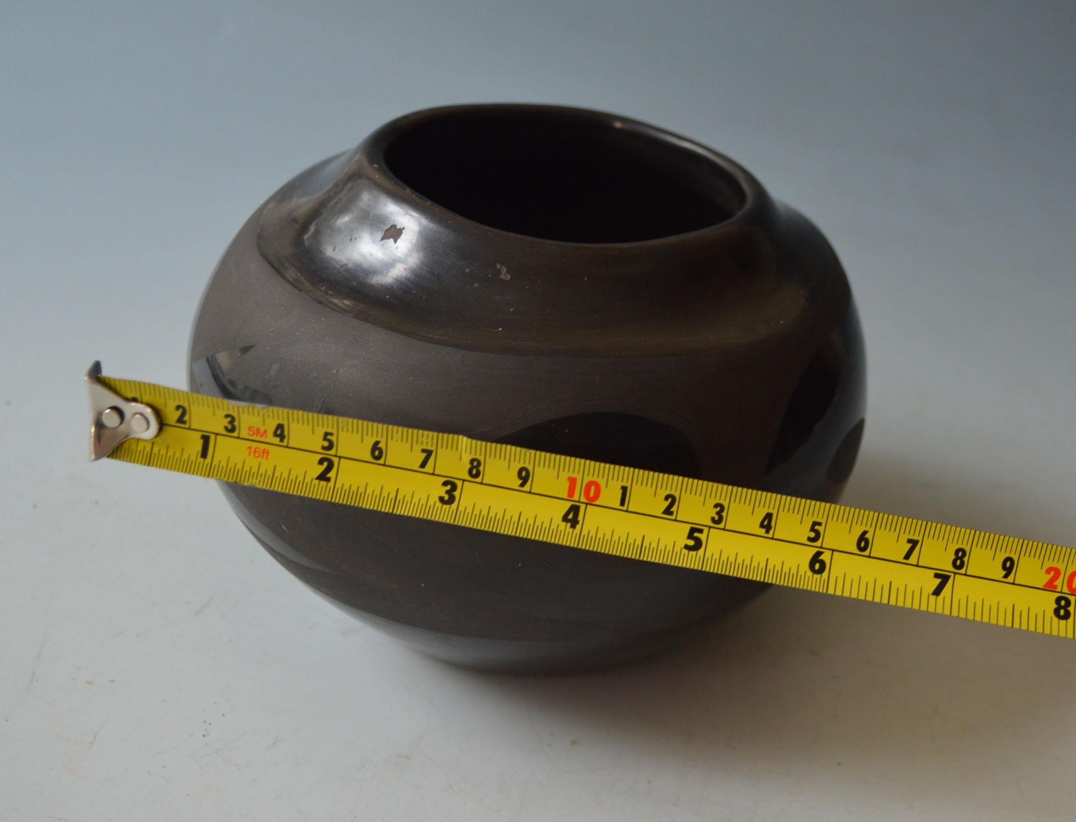 Bruni Pot vintage amérindien de Santa Clara en poterie noire Ursulita Naranjo en vente