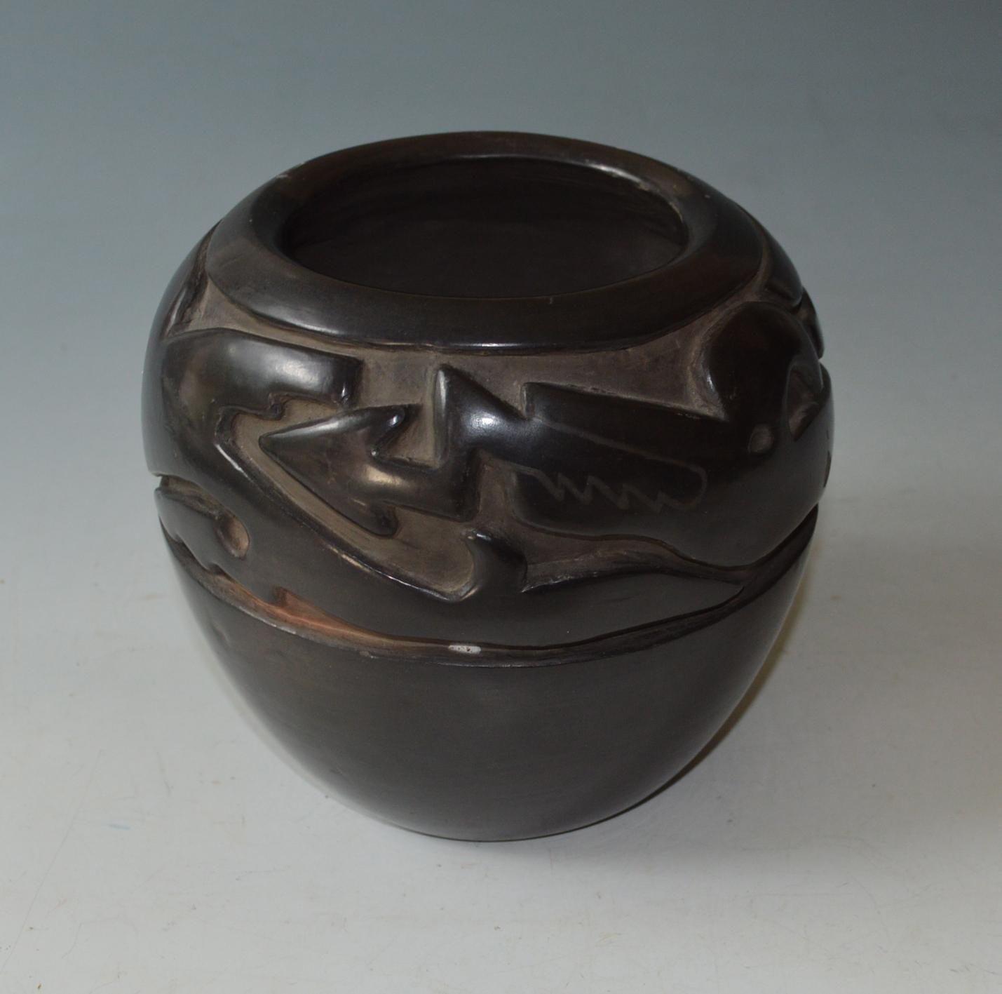 Fine Native American Santa Clara Pottery Jar by  Legoria Tafoya (1911-1984)

Black ware of Ovoid form with encircling Evanya design, very nice design shape and size
Period 1950/60s  signed on base
Condition Good minor wear


 
