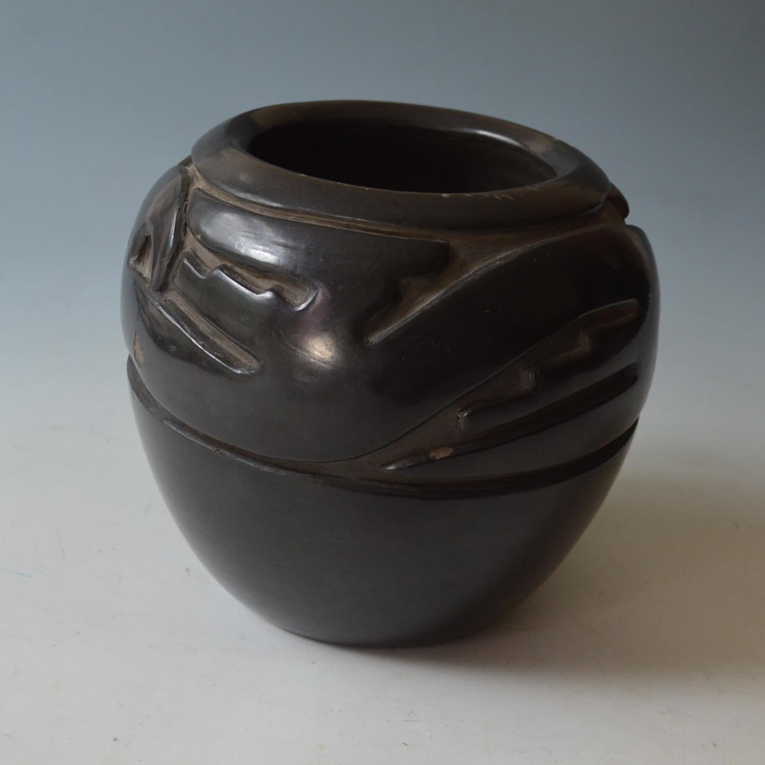 Vintage Native American Santa Clara Blackware Pottery Legoria Tafoya (1911-1984) In Good Condition For Sale In London, GB