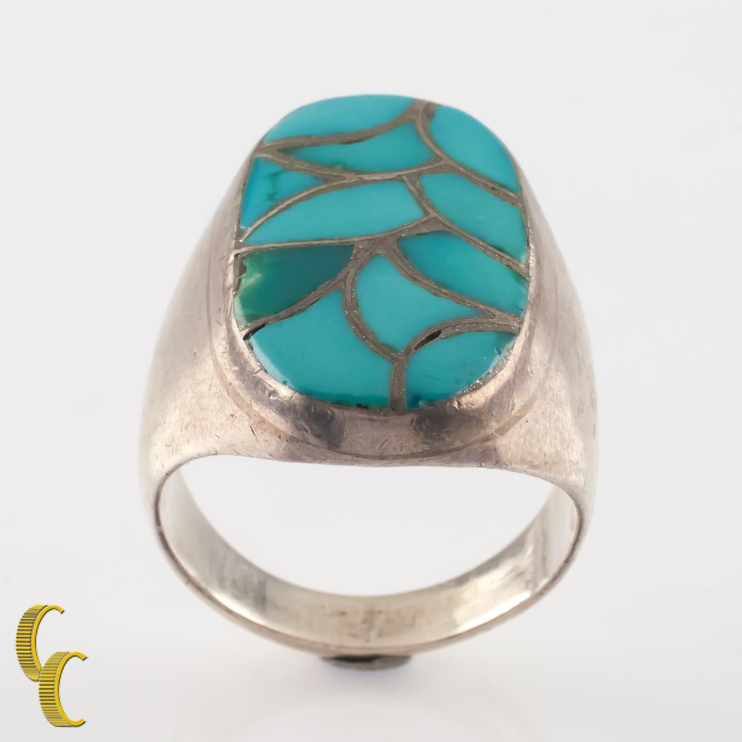 Vintage Navajo ring, with turquoise set into sterling silver.
Dimensions: 28 x 19 mm.
Size: 10.25.
Metal: 0.925 sterling silver.
Weight: 18.4 grams.