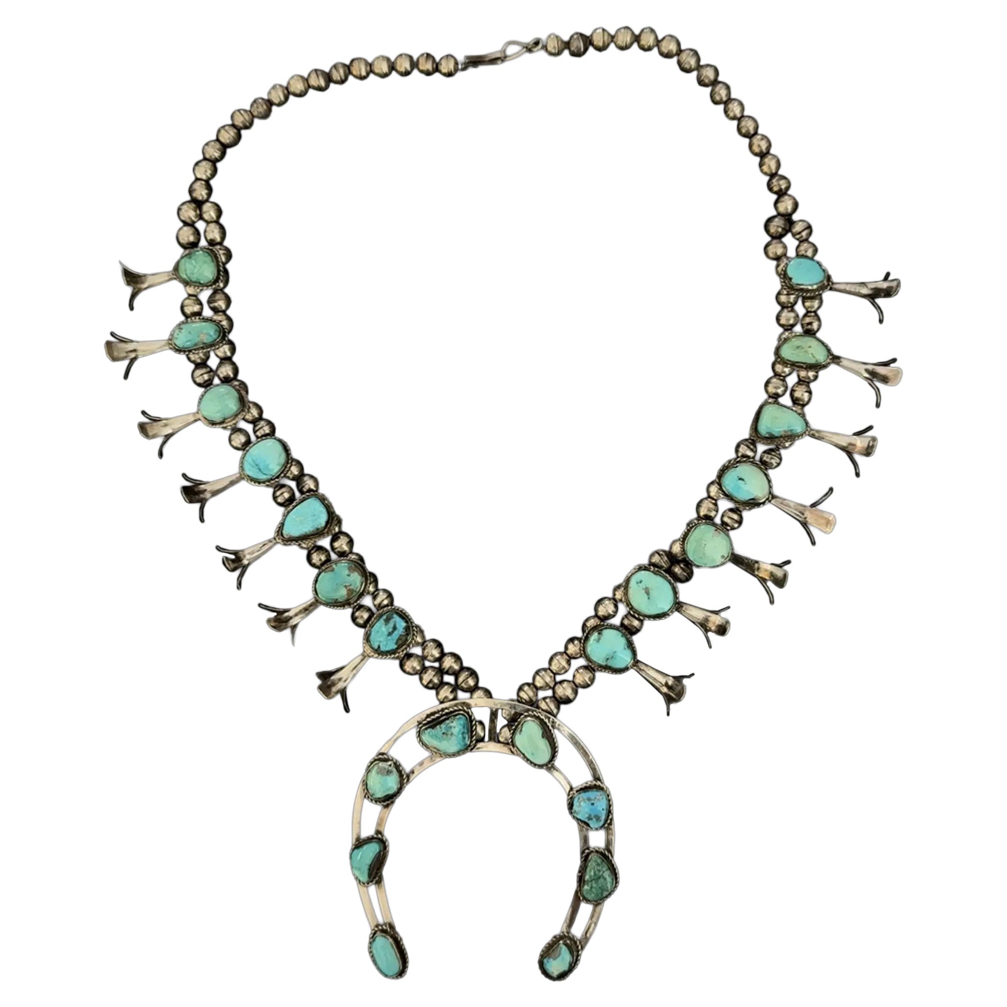 Collar vintage de plata de ley con turquesa y diseño «Squash Blossom» de los nativos americanos navajos