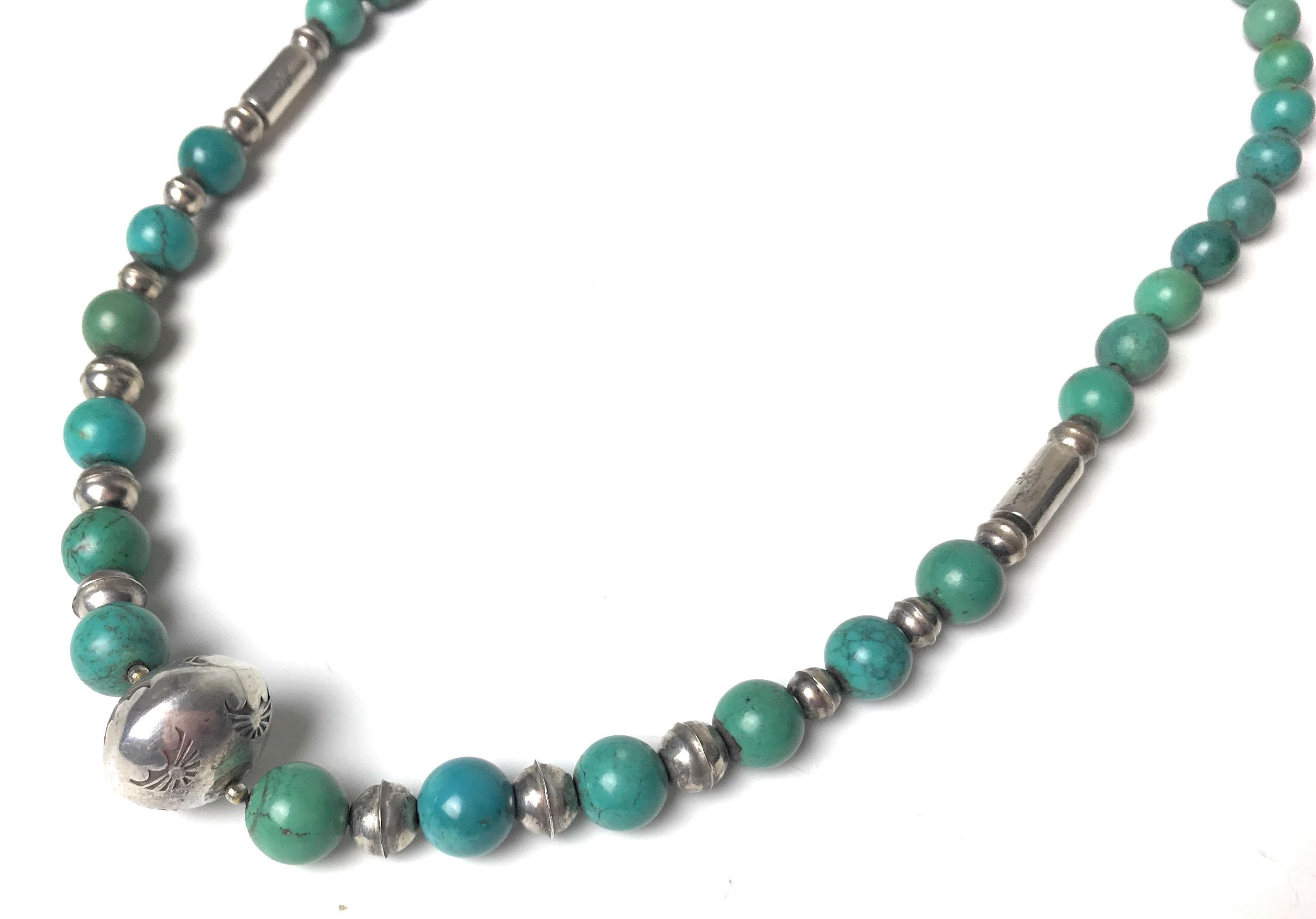 Vintage Native American Zuni Necklace Earring Set Sterling Turquoise 
Perles d'argent et de turquoise avec boucles d'oreilles
Circa 1960 `s
longueur 60 cm 24 pouces
 
 
 
 
 