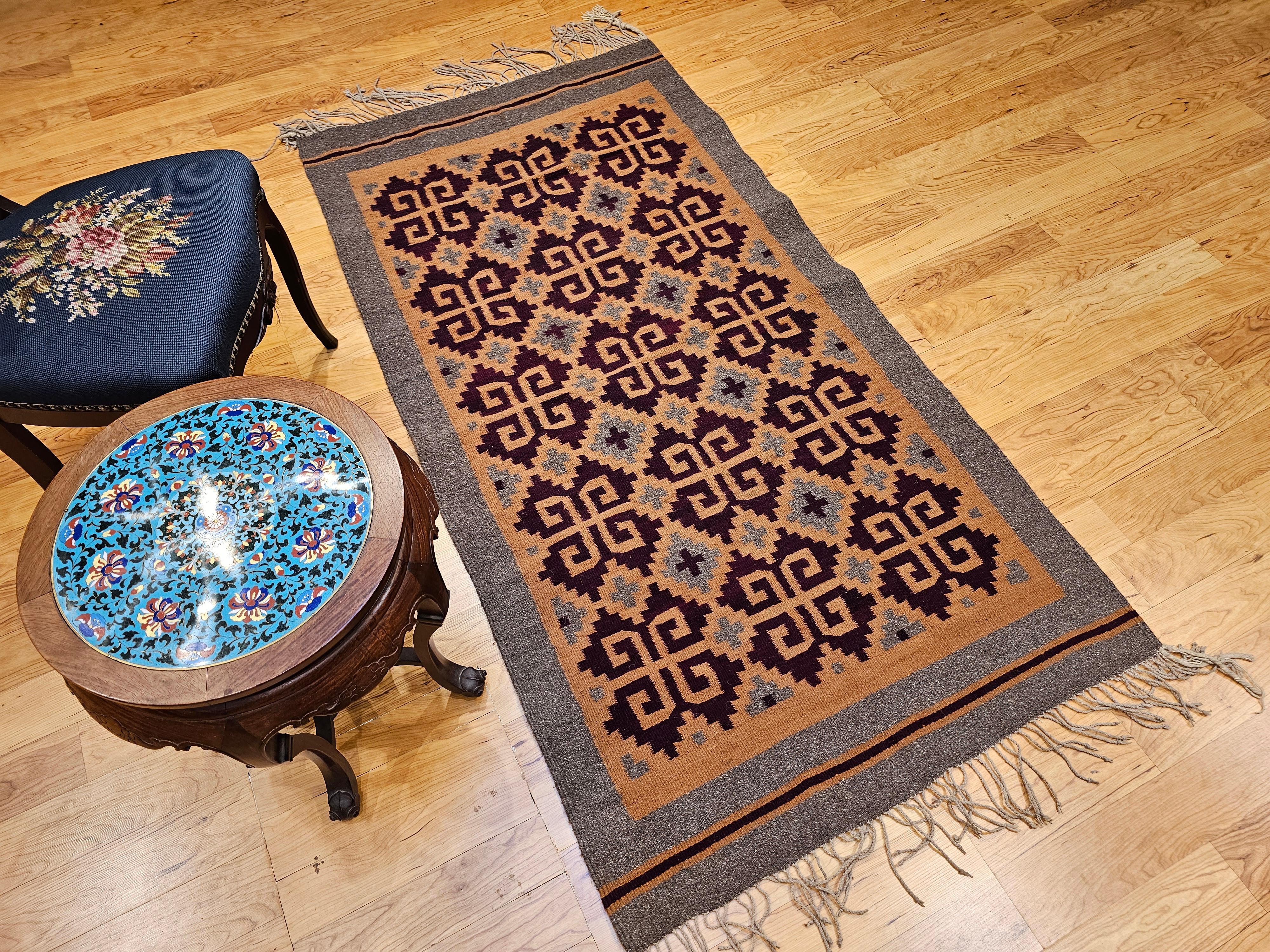Vintage Native American Navajo Teppich in All-Over-Muster in Camel, Brown & Gray im Angebot 3