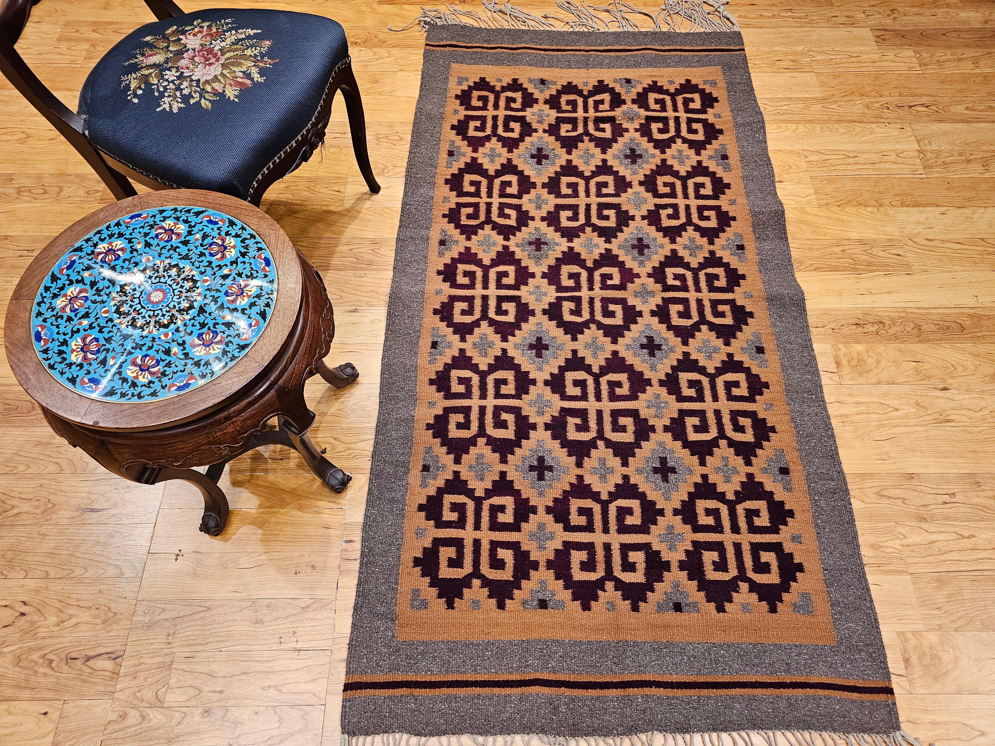 Vintage Native American Navajo Teppich in All-Over-Muster in Camel, Brown & Gray im Angebot 4