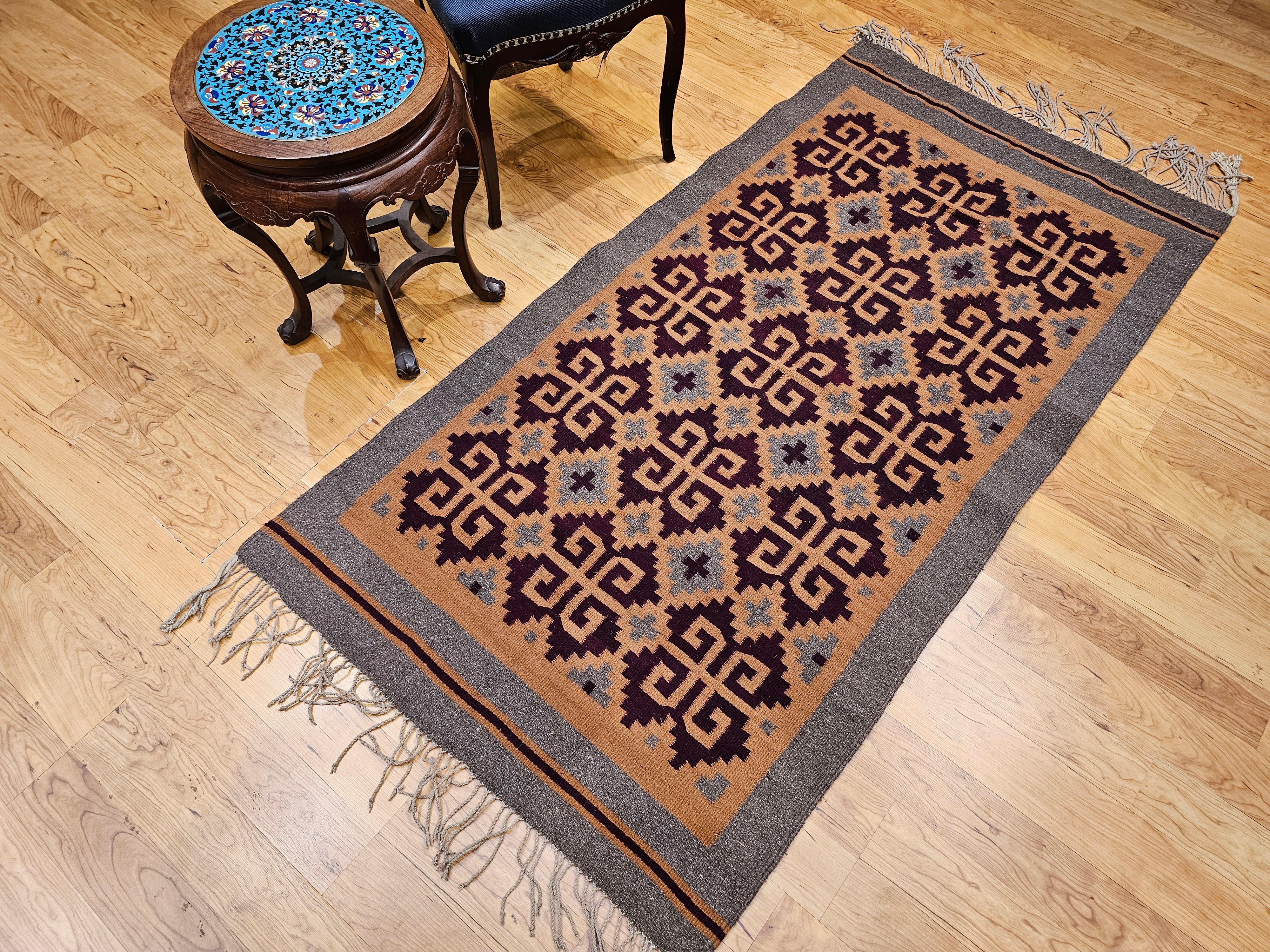 Vintage Native American Navajo Teppich in All-Over-Muster in Camel, Brown & Gray im Angebot 5