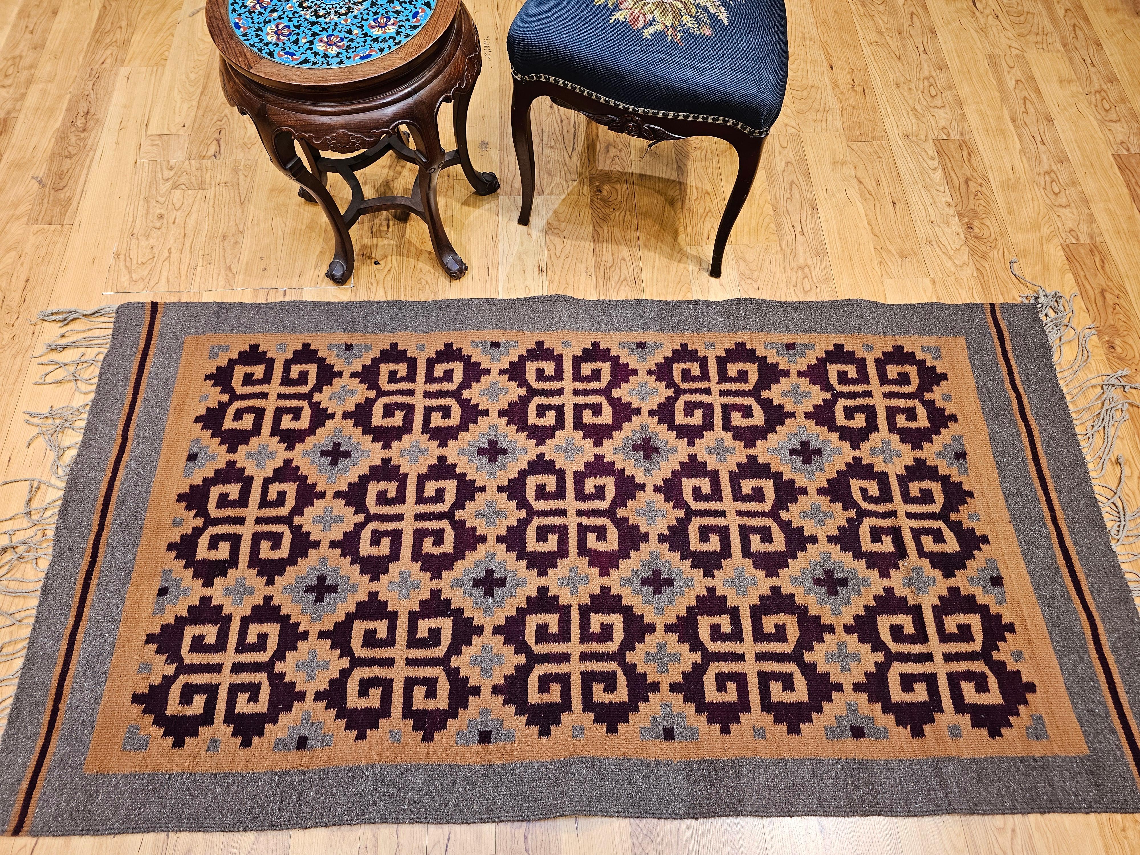 Vintage Native American Navajo Teppich in All-Over-Muster in Camel, Brown & Gray im Angebot 2