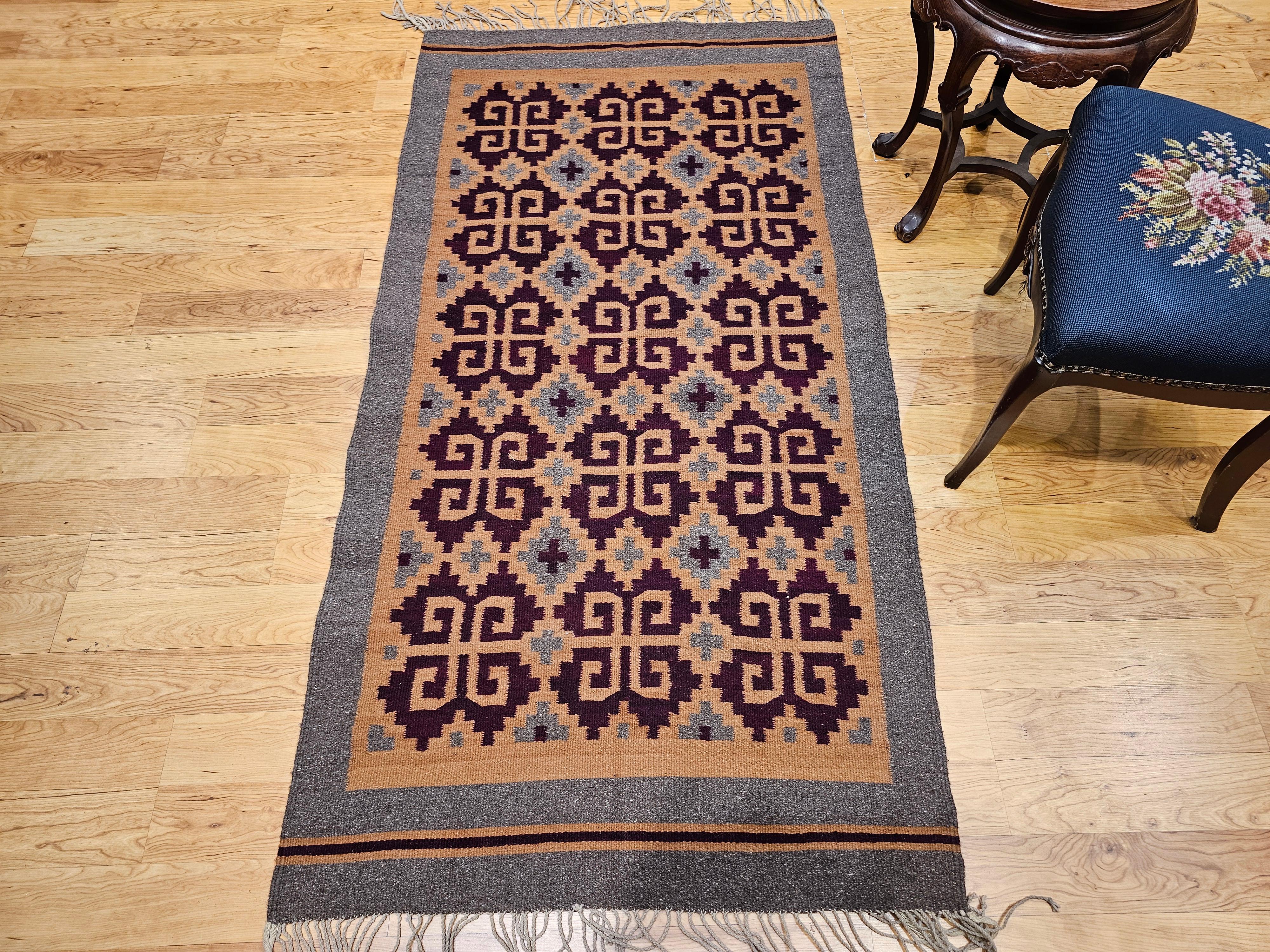 Vintage Native American Navajo Teppich in All-Over-Muster in Camel, Brown & Gray (Wolle) im Angebot