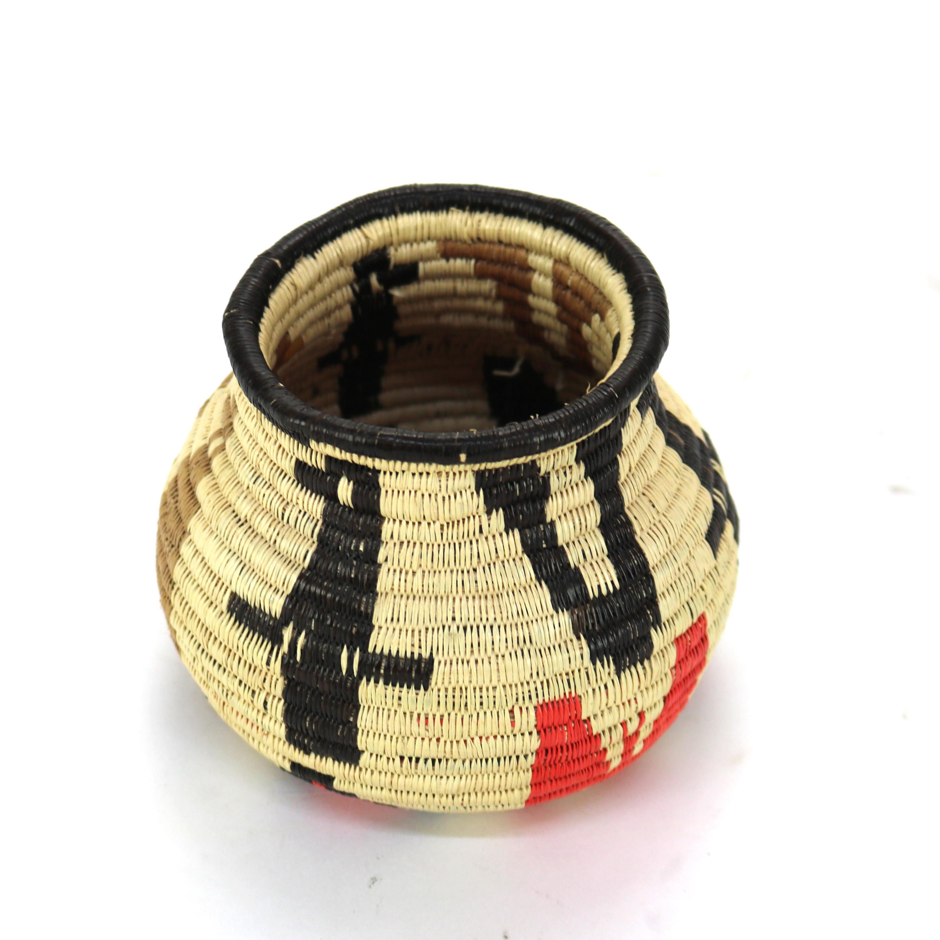 Cesto di canne intrecciate nativo sudamericano Wounaan & Embera Figural 20thC In condizioni buone in vendita a Big Flats, NY