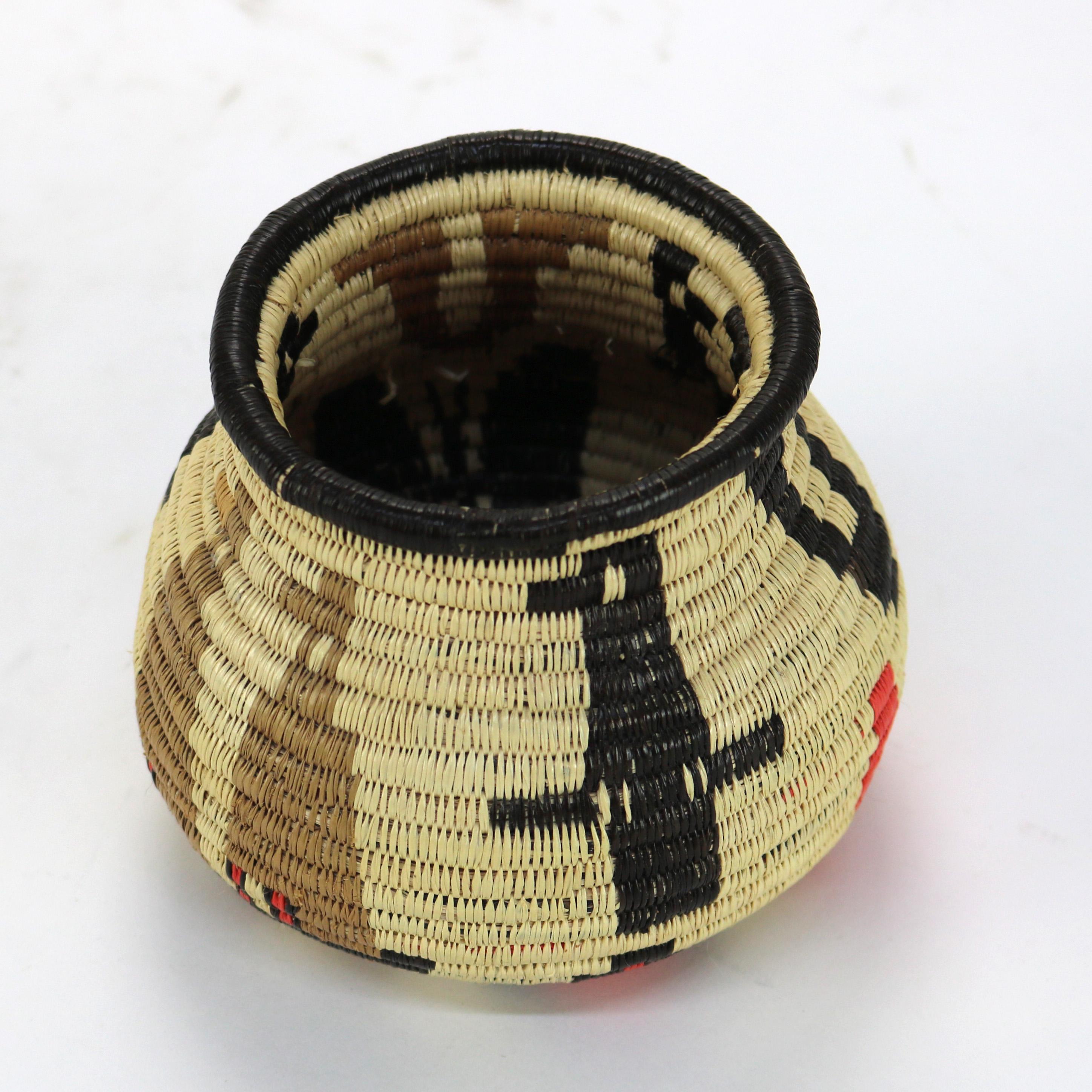 Canna Cesto di canne intrecciate nativo sudamericano Wounaan & Embera Figural 20thC in vendita