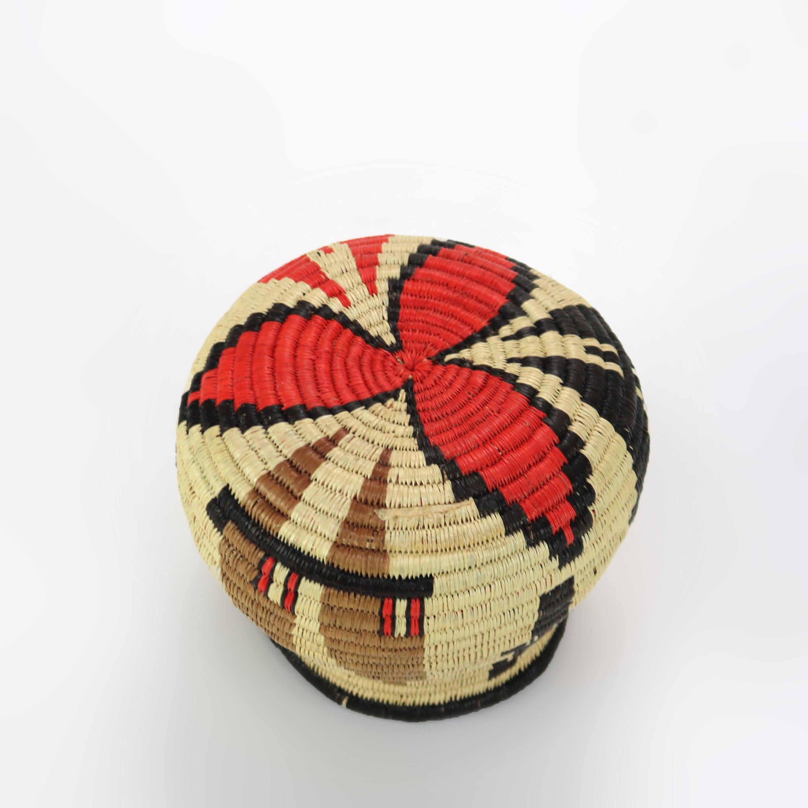 Cesto di canne intrecciate nativo sudamericano Wounaan & Embera Figural 20thC in vendita 2