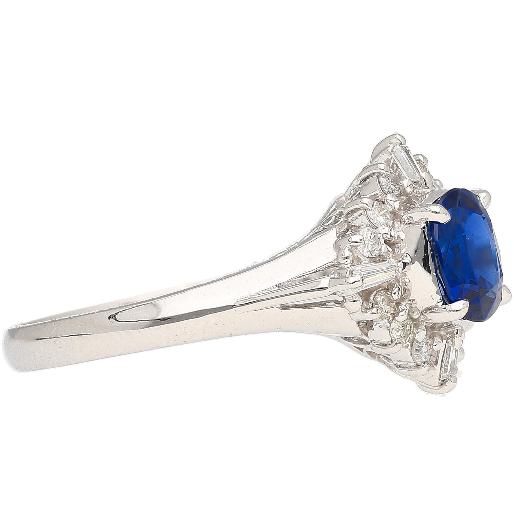 Anello vintage in filigrana di platino con zaffiro blu e diamante da 1,19 carati naturali In condizioni ottime in vendita a Miami, FL