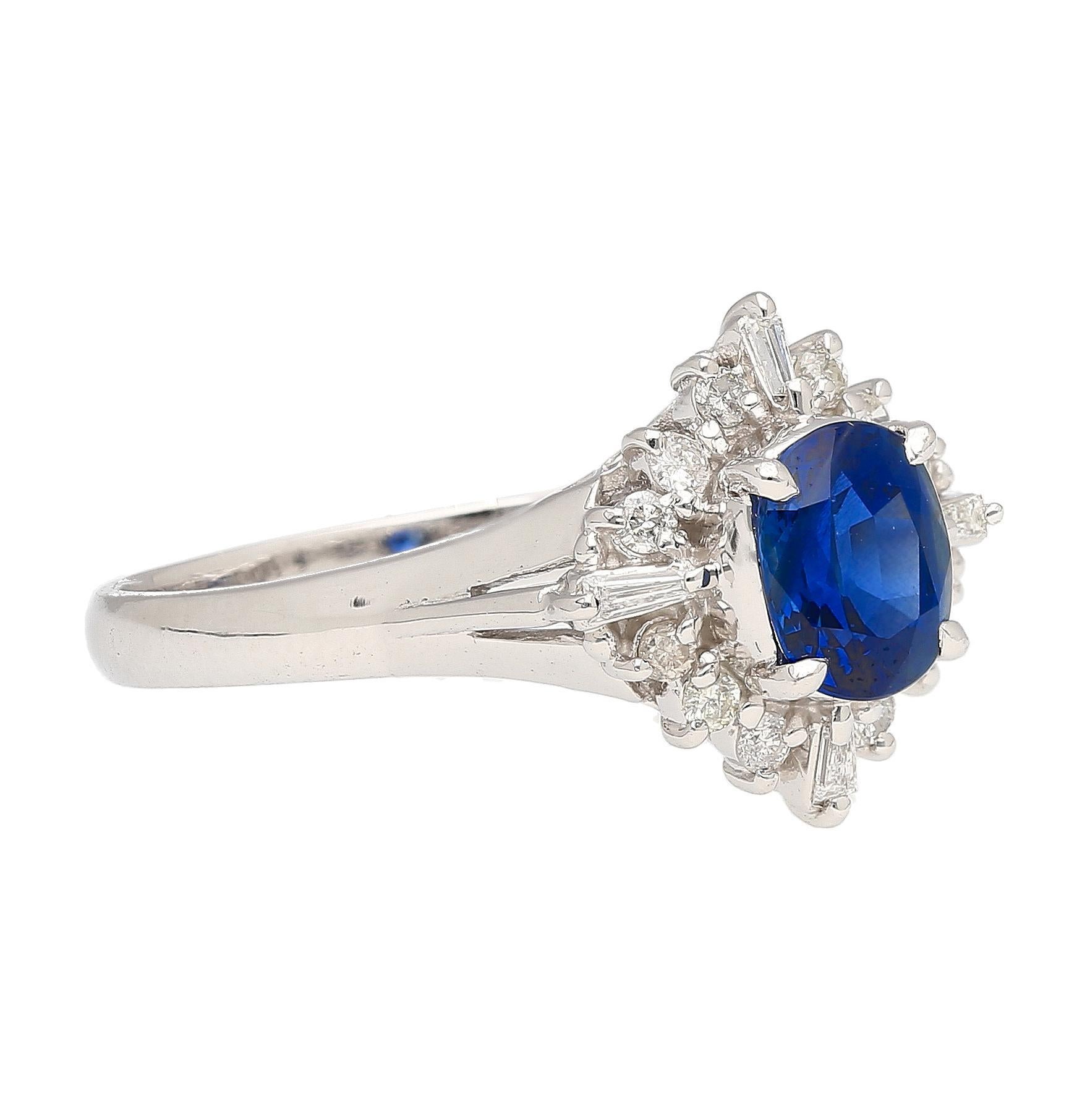 Donna Anello vintage in filigrana di platino con zaffiro blu e diamante da 1,19 carati naturali in vendita
