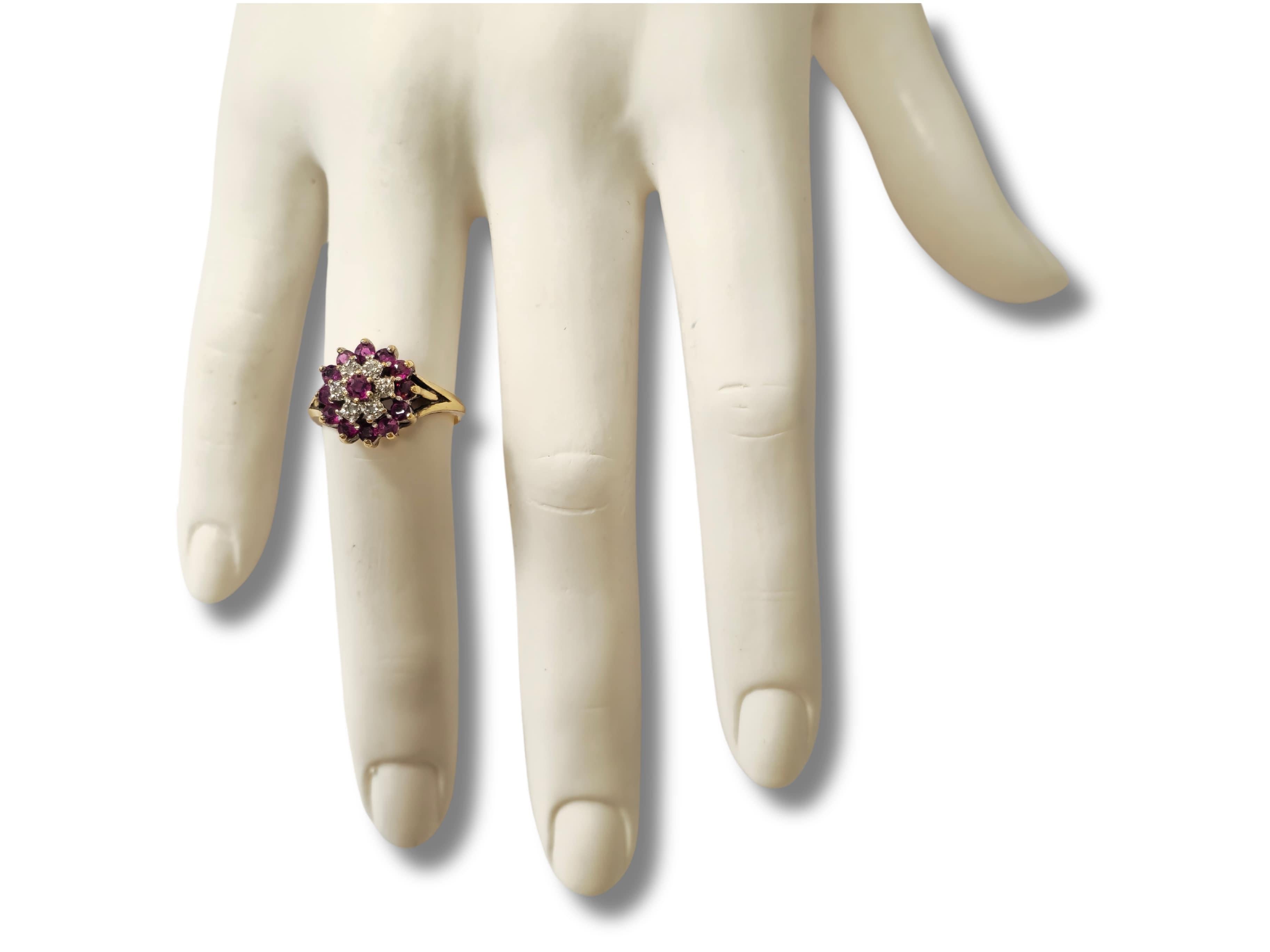 De las mujeres Anillo de cóctel vintage de rubí natural de 1,20 quilates y diamantes en venta