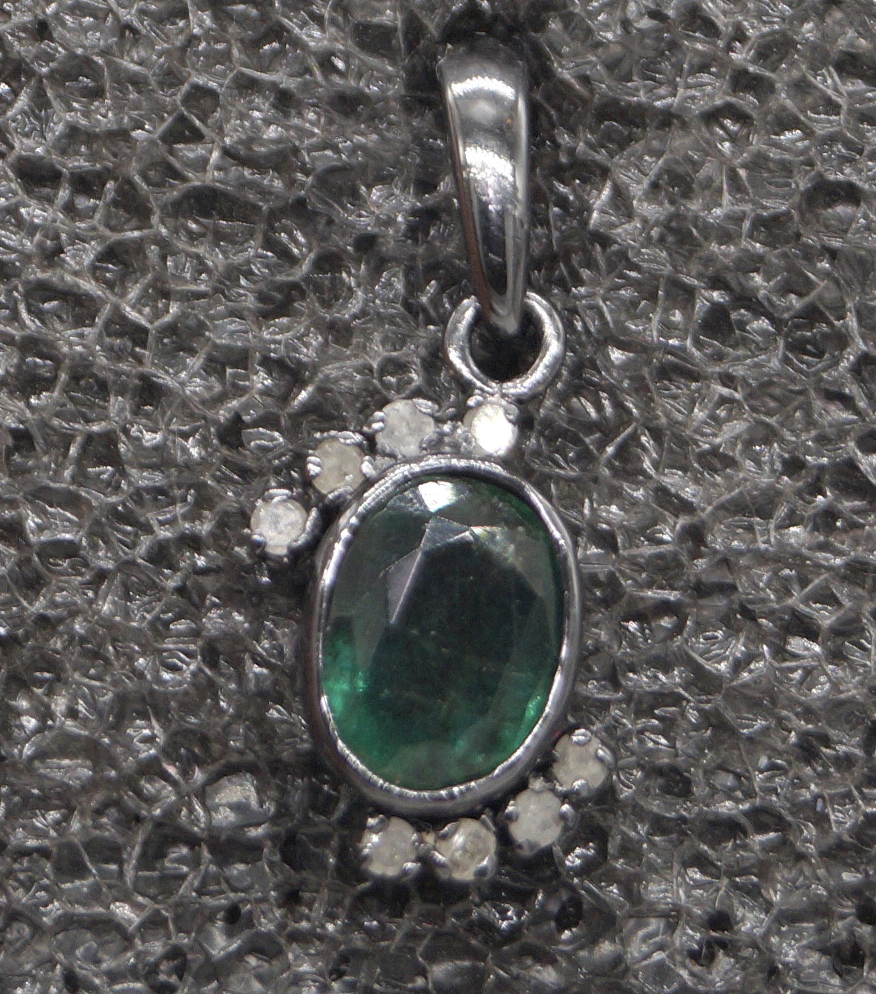 Vintage Natürliche Algen grün zertifiziert Smaragd Diamant 925 Silber schwarz Anhänger im Angebot 4